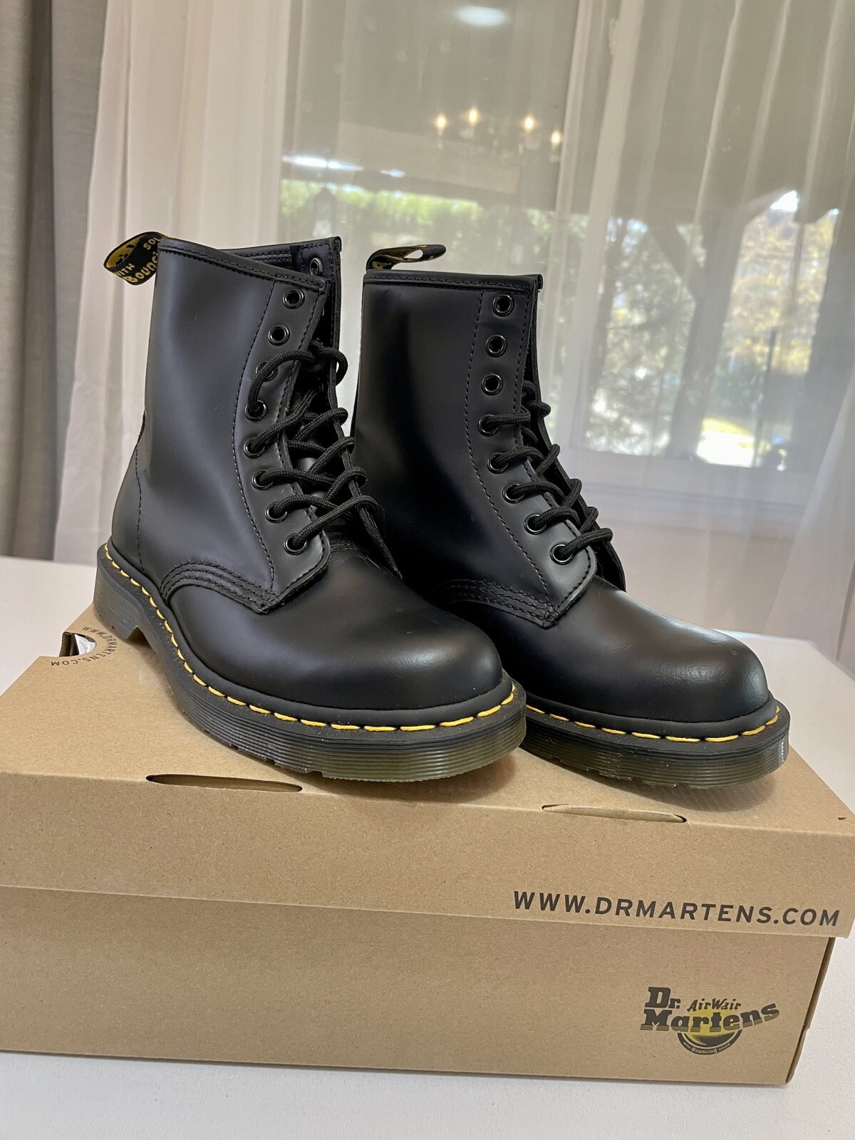 Women’s Shoes Dr. Martens 1460 8 Eye Leather Boots 11821006 BLACK SMOOTH