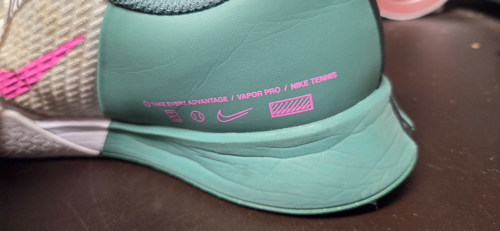 Nike Court Air Zoom Vapor Pro 2 Womens 9 White Pink Green Lace Up Tennis Shoes