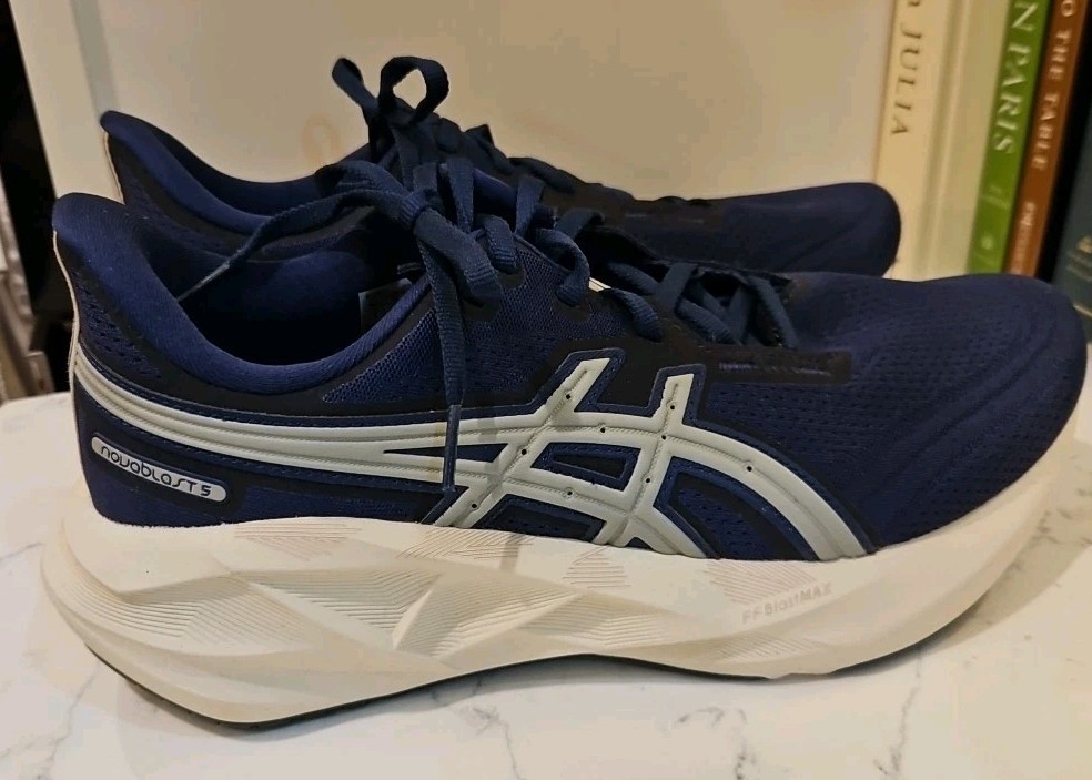 ASICS NOVABLAST 5 ASCIS TRACK CLUB INDIGO BLUE & SEAL size 10 Women’s 1012B811