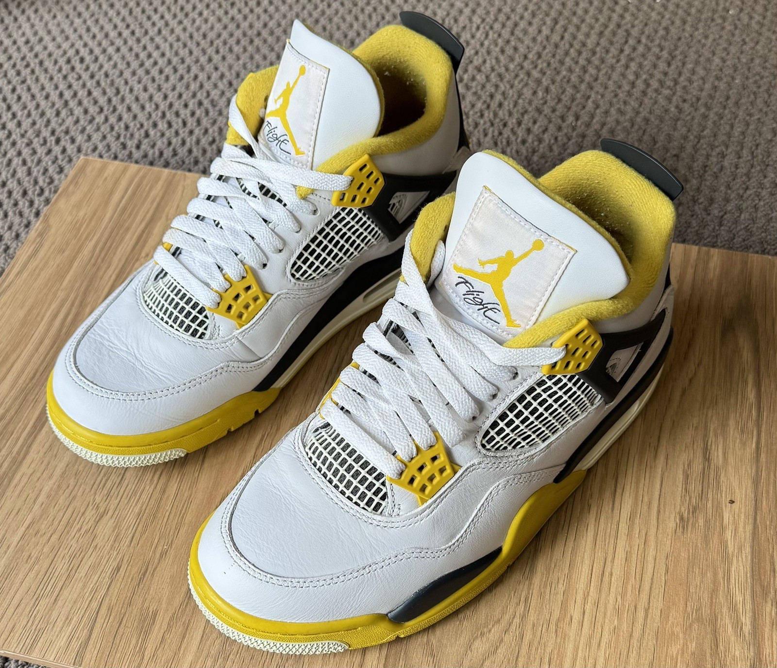 Nike Air Jordan 4 Retro Lightning 2021 AQ9129-101