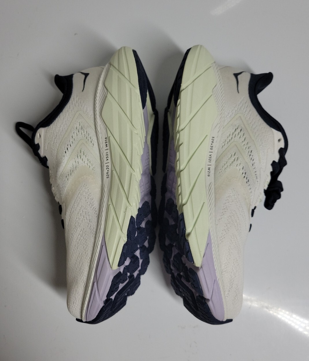 HOKA ONE ONE Womens Arahi 5 Textile Synthetic Blanc De Blanc Outer Space
