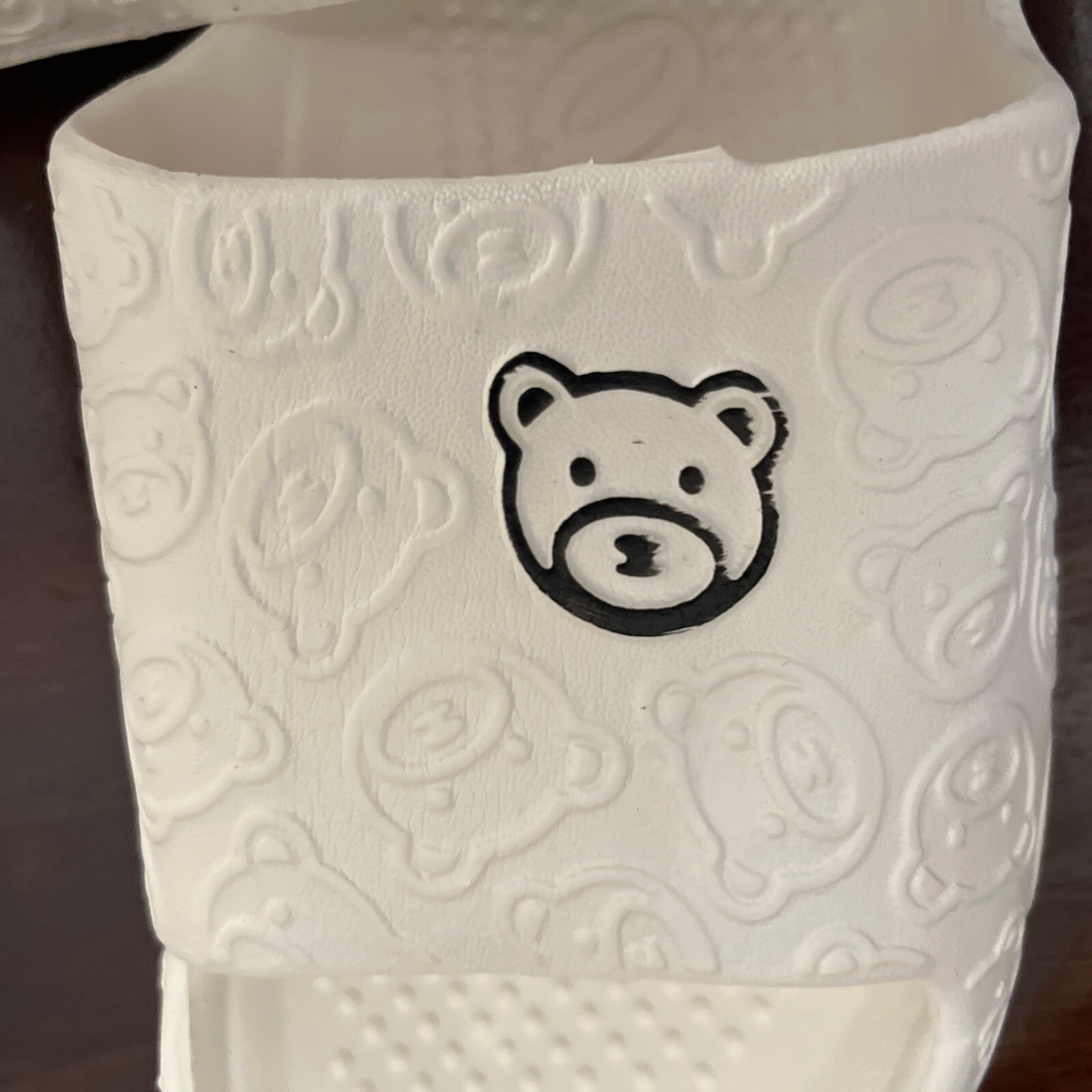 NEW CUTE BEAR PILLOW SLIDES WHITE SZ 9-10 GARDEN BATHROOM SHOES NIB USA