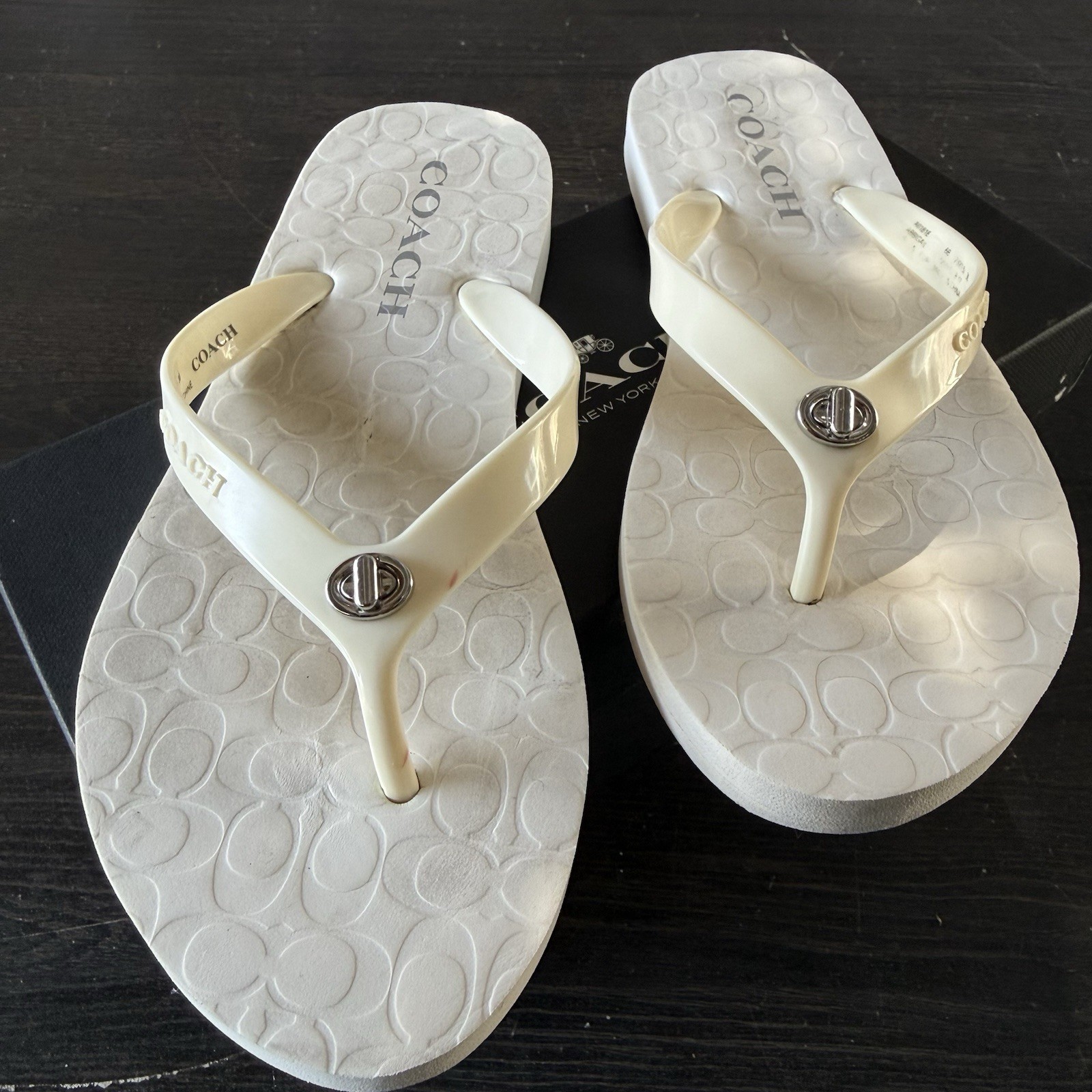 Coach Abbigail Turnlock Logo White Thong Sandals 2016 Womens Size 6 + Box