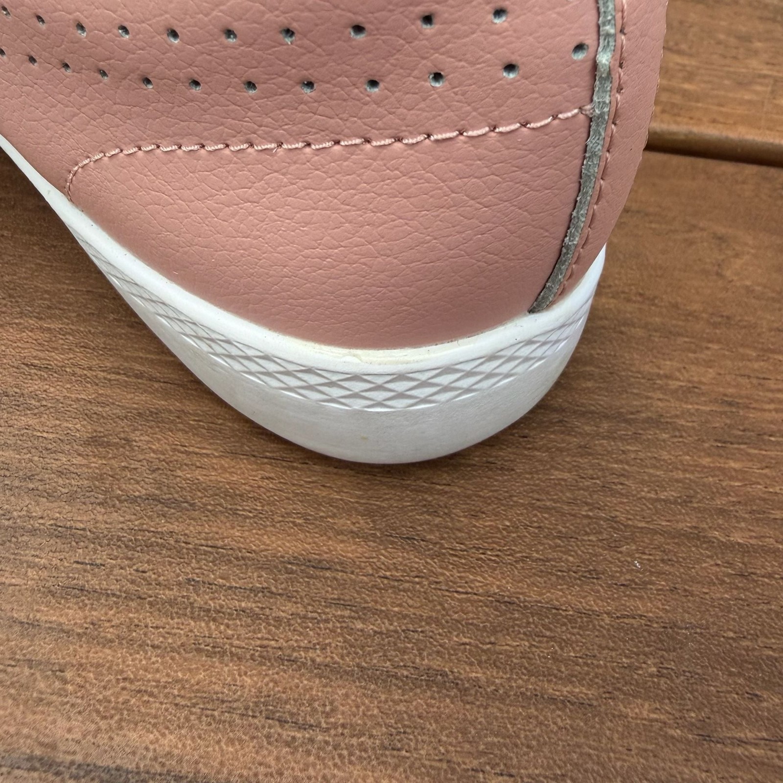 Puma Smash v2 Perf Leather Low-Top Women’s Sneakers in Peach Beige Size 8
