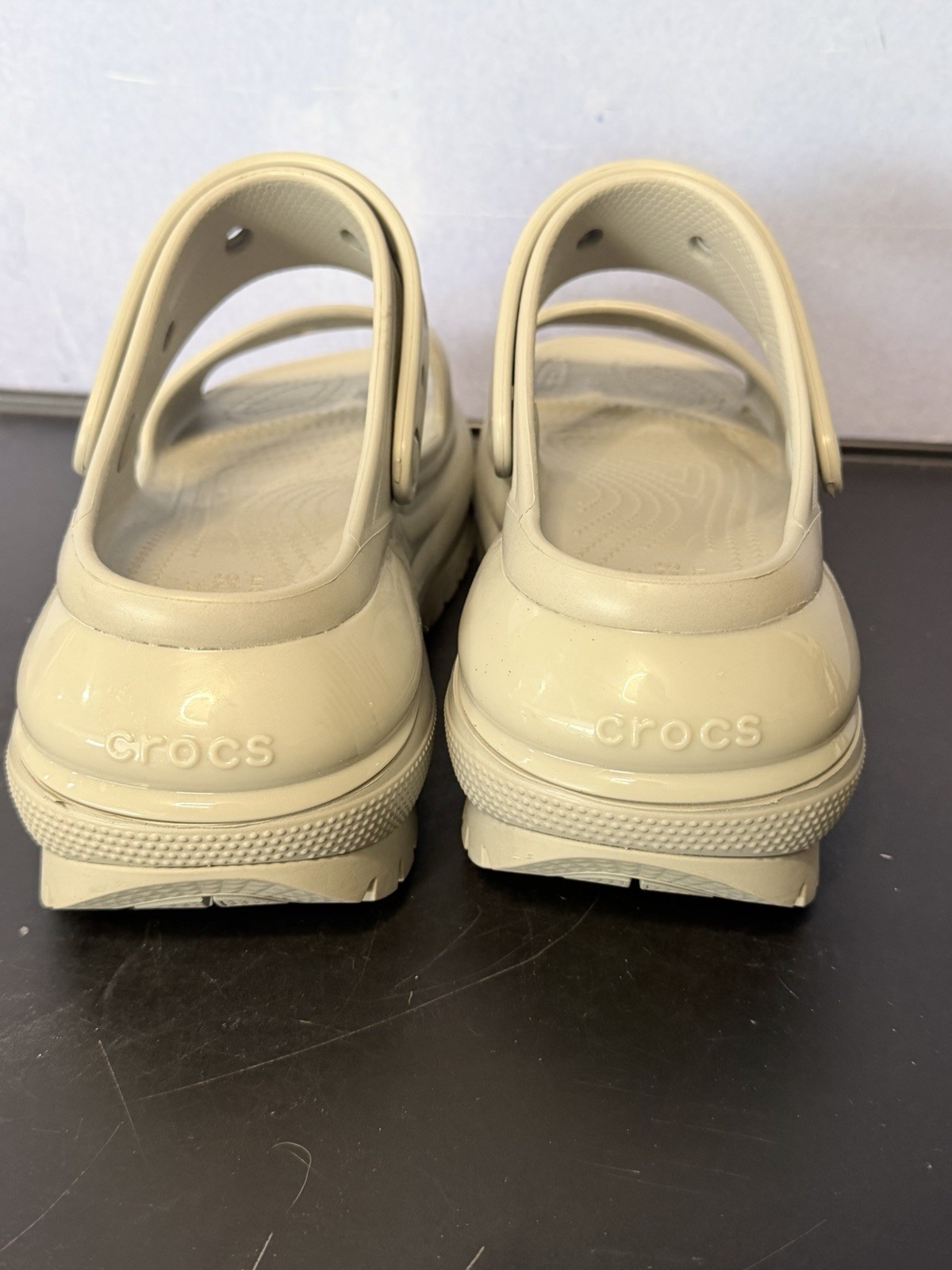 Crocs Mega Crush Clog Classic Bone Platform Shoes Women’s Size 11 Men’s 9