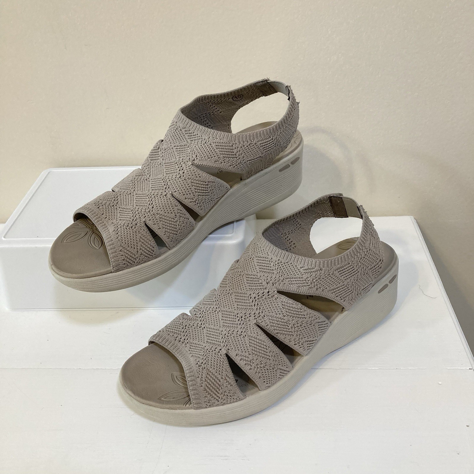Skechers Pier Lite Memory Maker Knit Wedge Sandals Sz 10 Womens Taupe