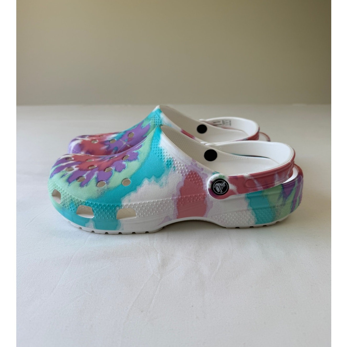 Crocs Men 9 Women 11