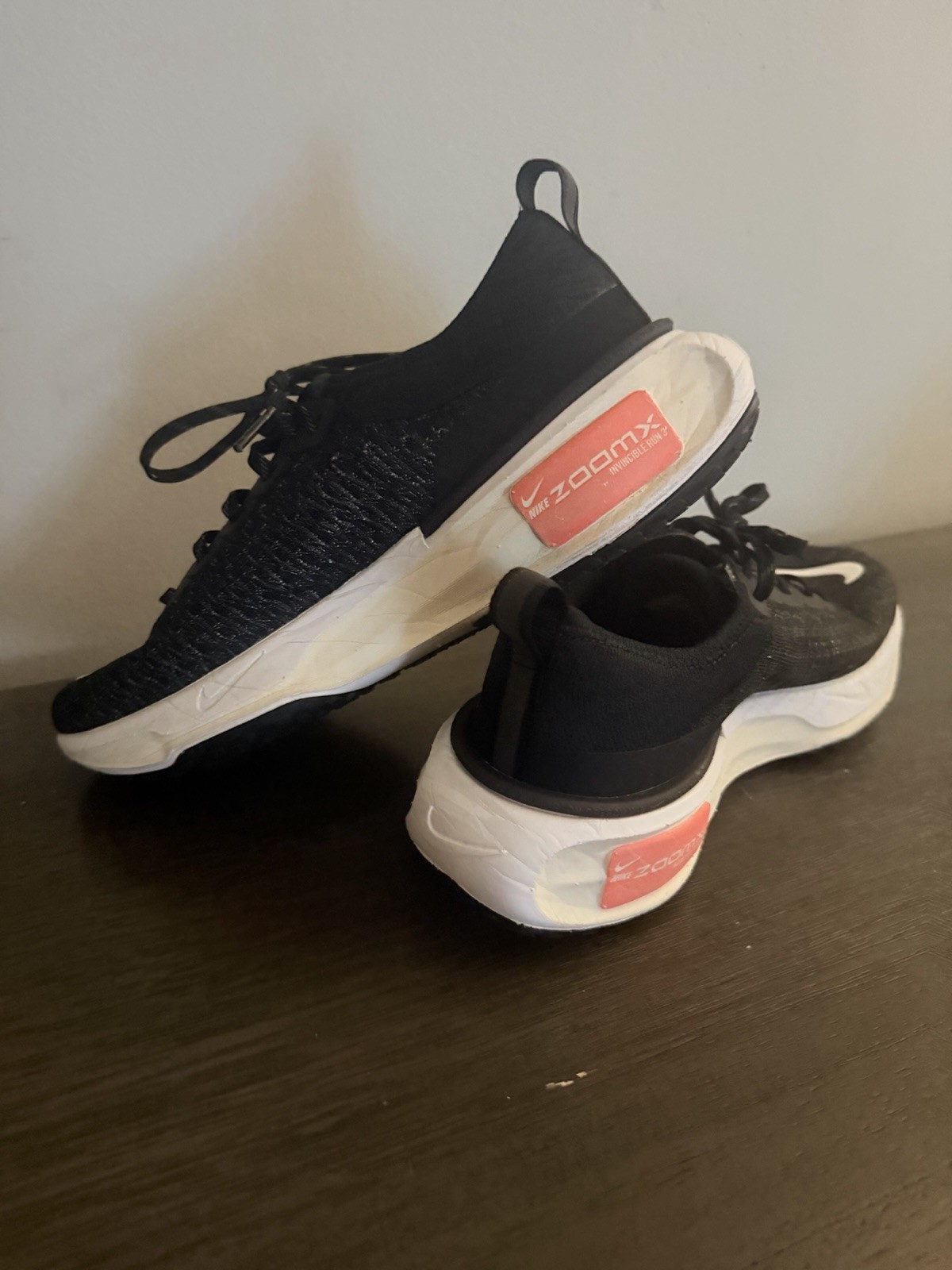Nike ZoomX Invincible 3 FlyKnit Low Top Lace-Up Running Shoes DR2660-001