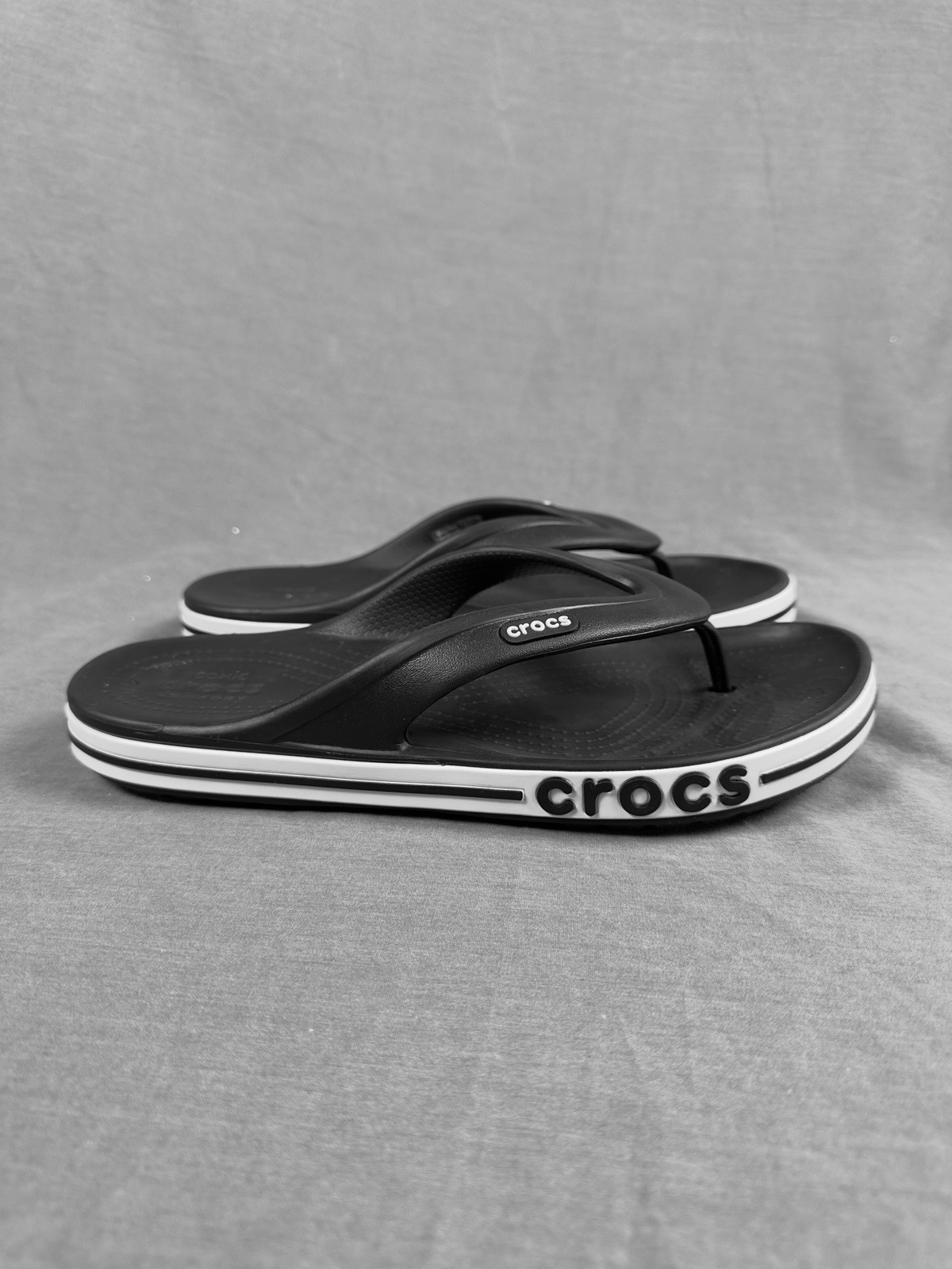Crocs Adult Bayaband Flip Flop Sandals Women’s 8 Men’s 6 Iconic Comfort Slip On