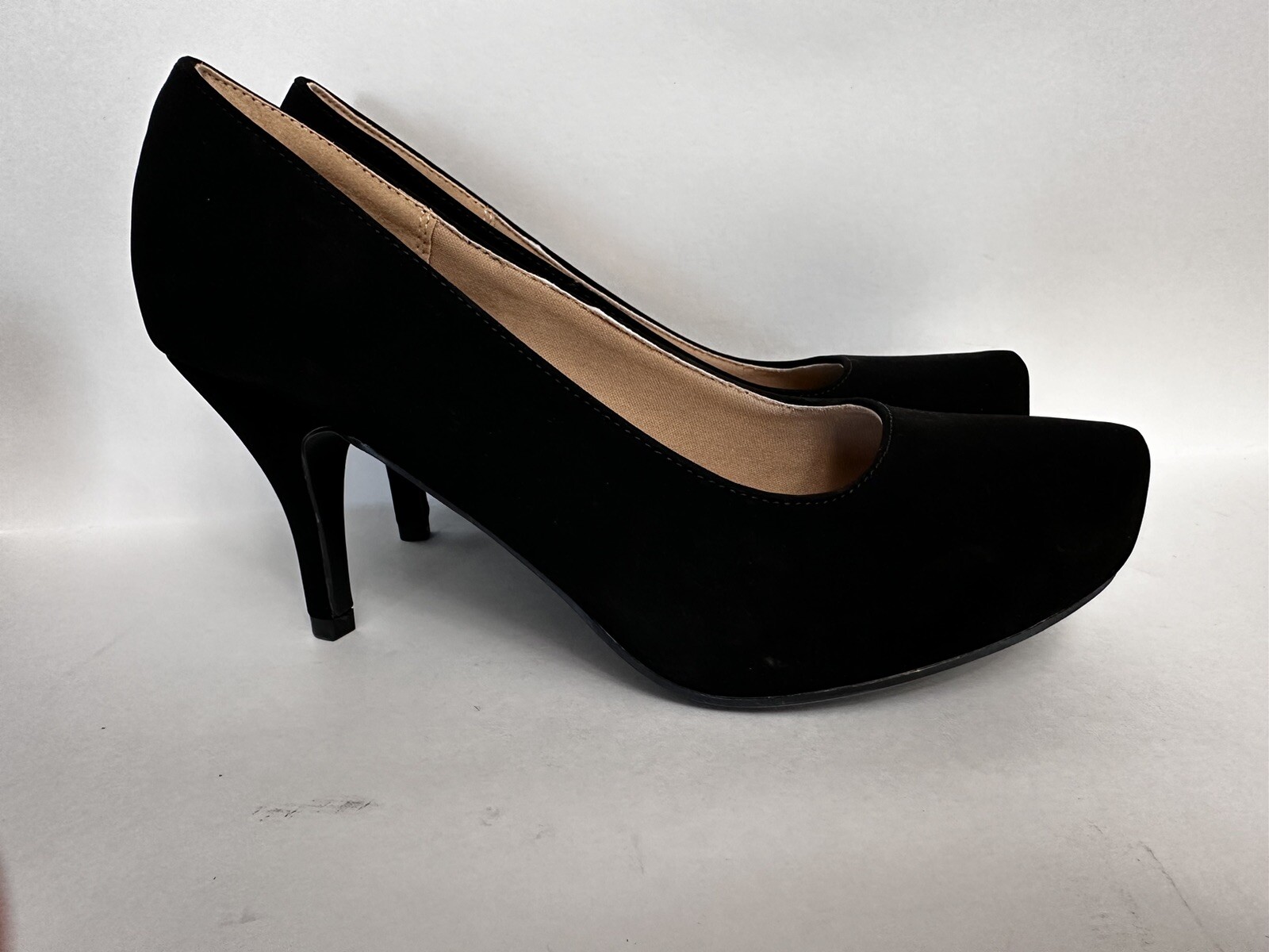 Dream Pairs Women’s Round Closed Toe Cone High Heels Black Suede Size 7.5