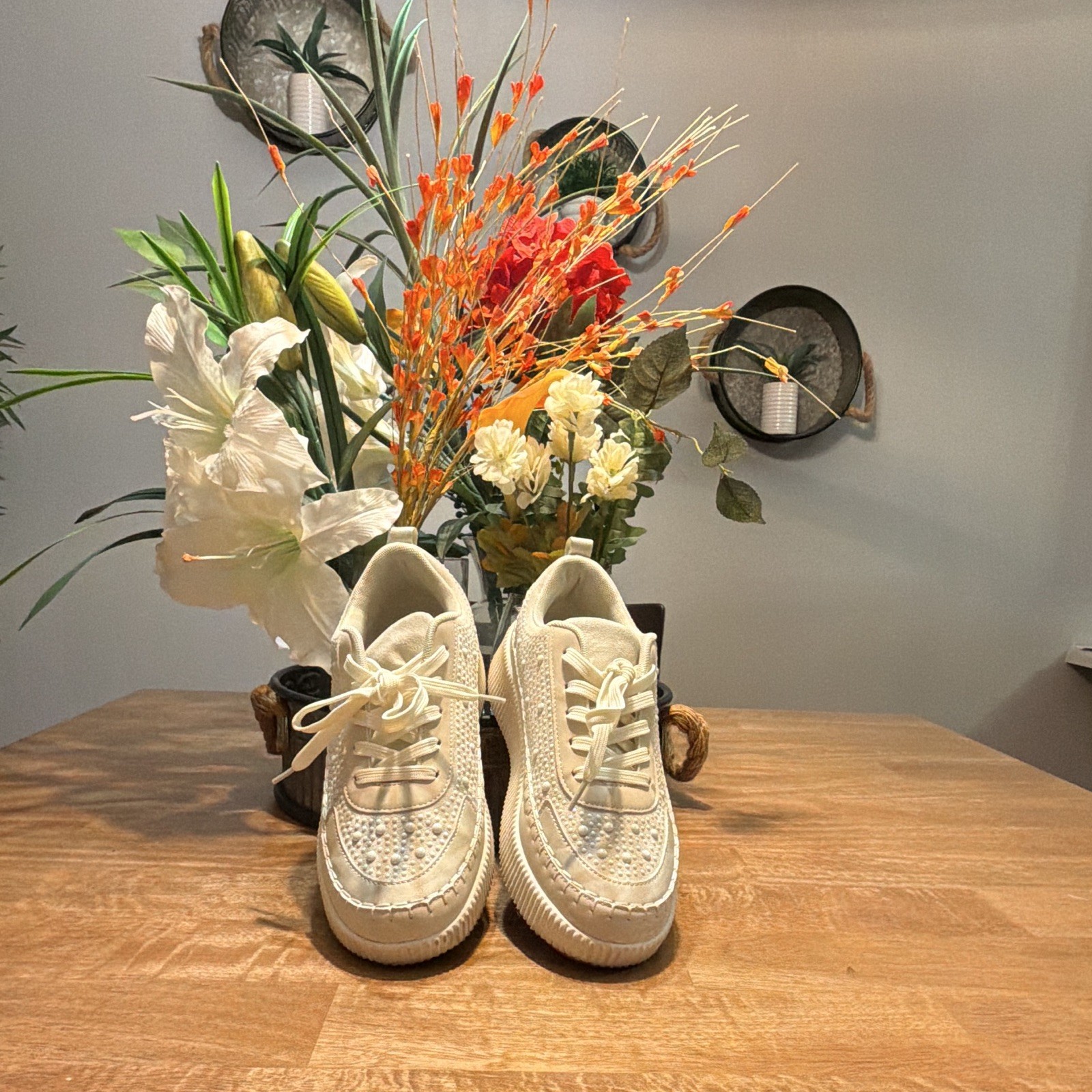 Nicole Miller Men’s Beige Leather Low-Top Lace-Up Sneakers w/ Pearl Studs