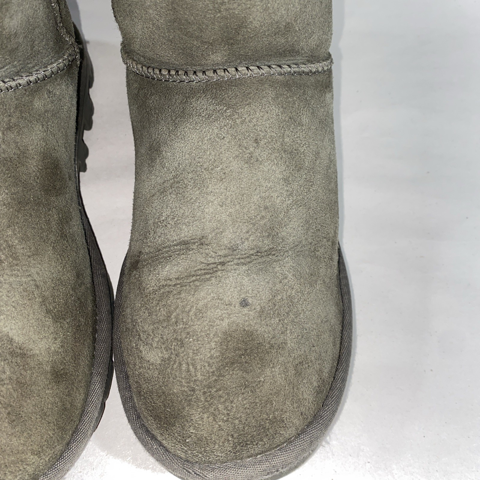 UGG Essential Short 5835 Gray Women’s Size 9 Snow Boots Lined Suede
