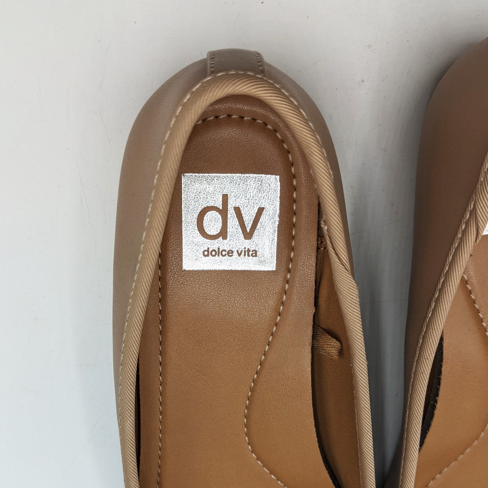 dv by Dolce Vita “Moxy” Classic Office Shoe Cushioned Ballet Flat (Café) NEW