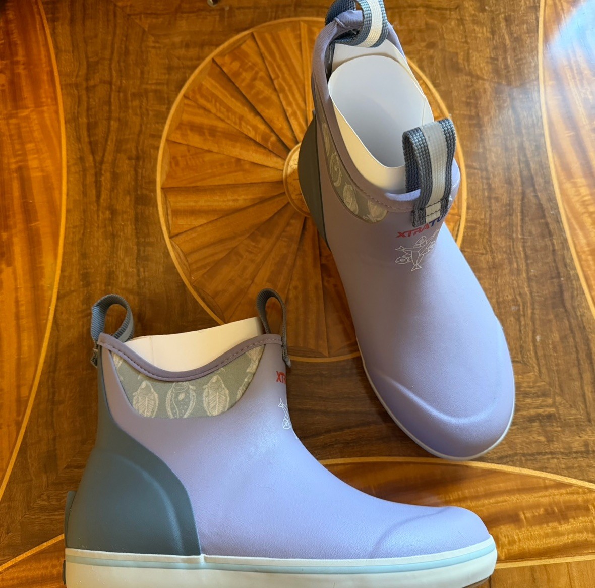 New in box – XtraTuf Salmon Sisters lavender ankle boots – size 6