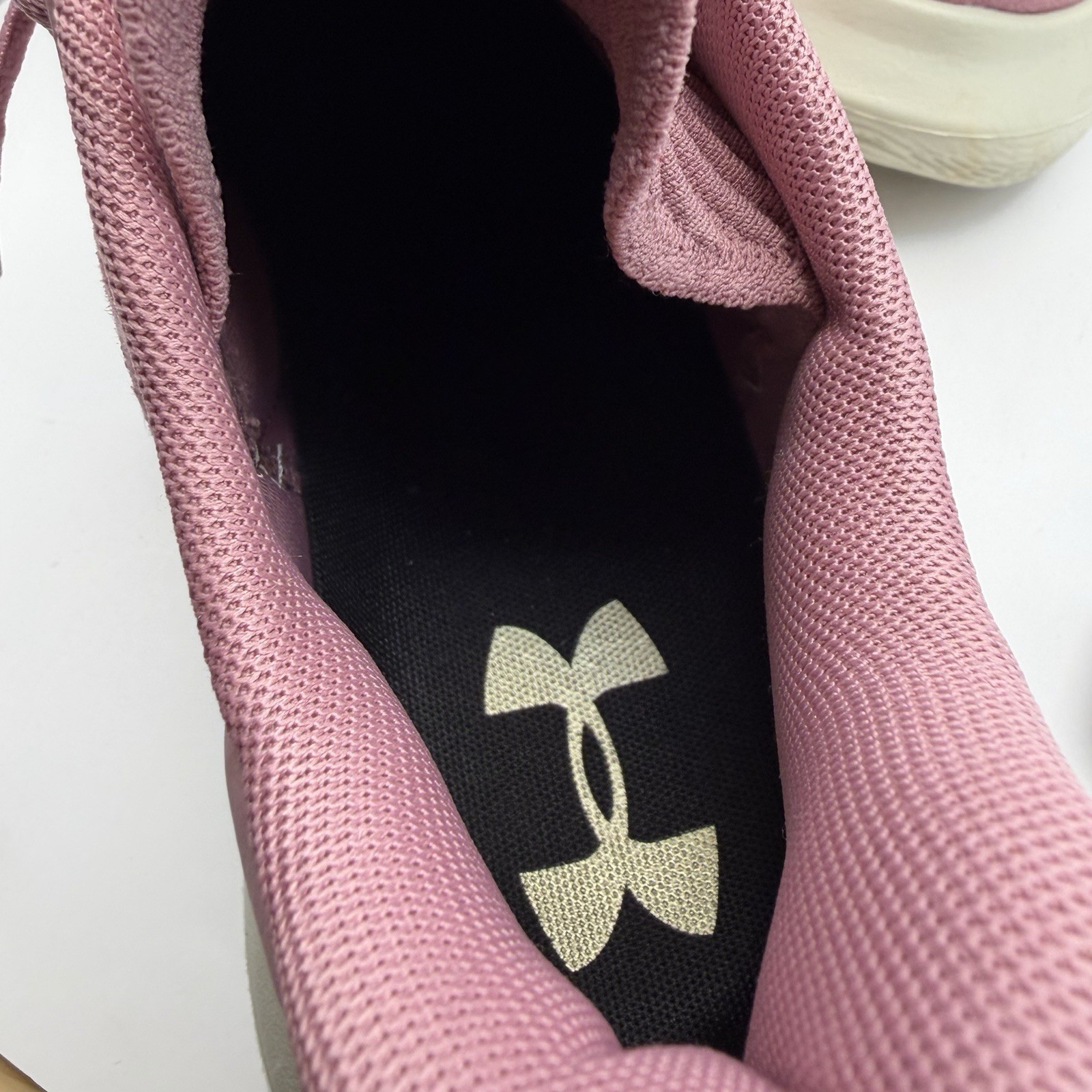 NWT Under Armour Flow Breakthru 5 Sneakers Pink/Rose 3028342-600 Women’s 11