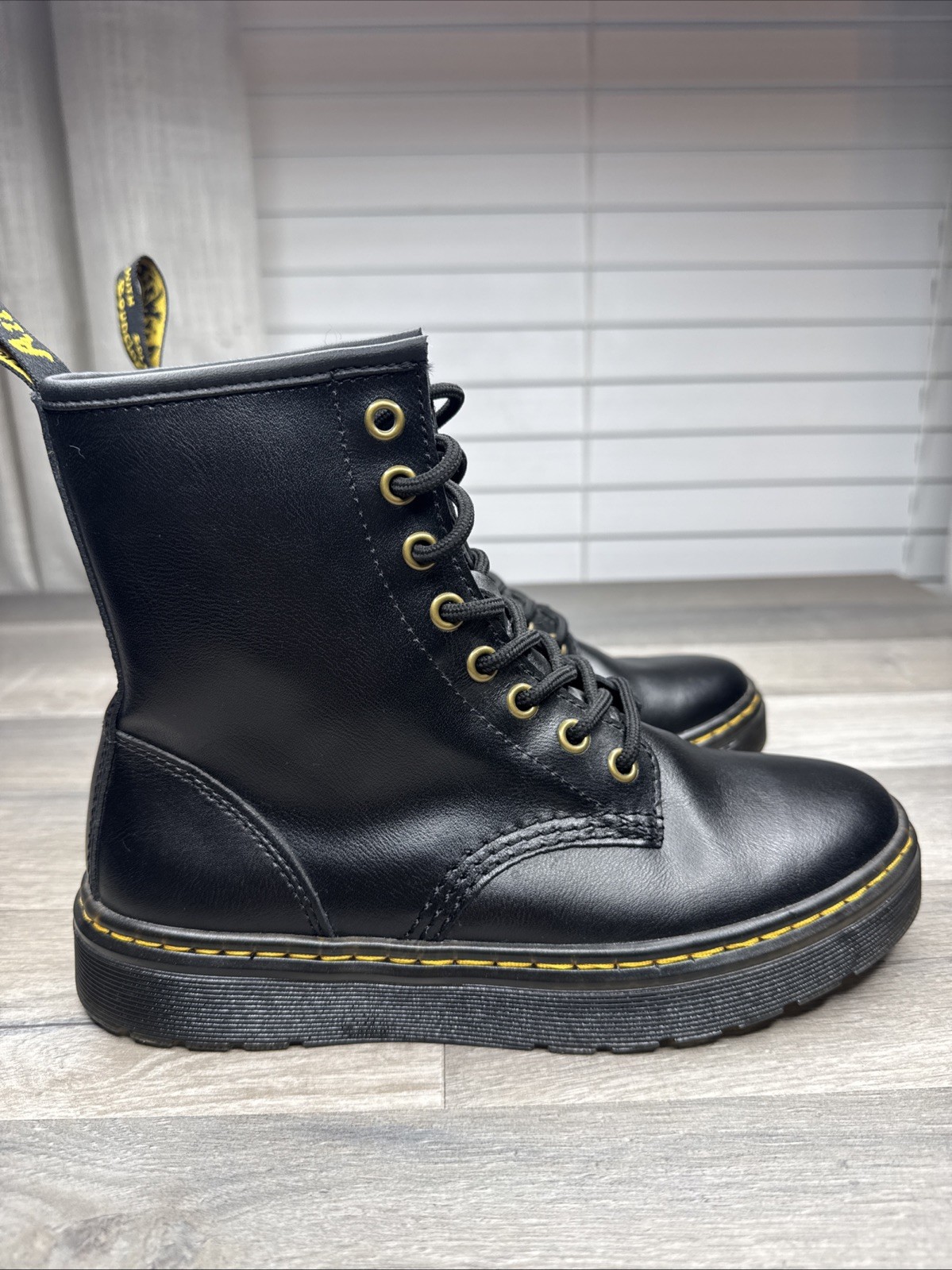 Dr. Martens 1460 Women’s Original Smooth Leather Lace Up Boots – Black, Size 6W