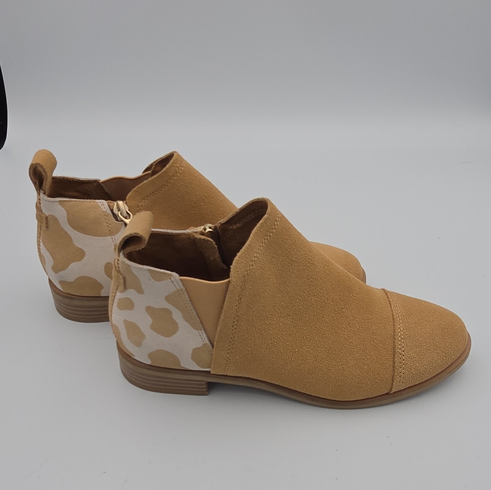 TOMS Tan Suede Giraffe Animal Print Kallie Ankle Booties Boots Boho Women’s 6