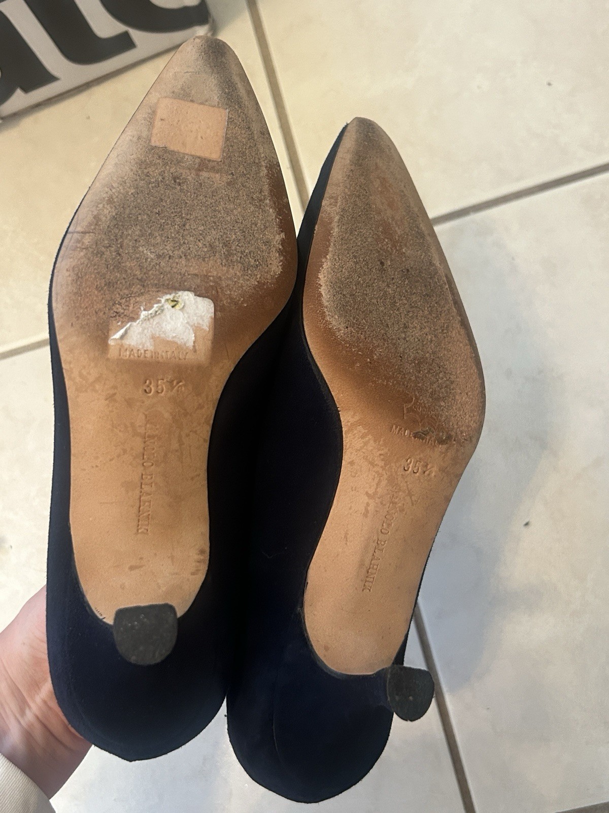 Manolo Blahnik 35.5 Blue Suede Kitten Heel Pump