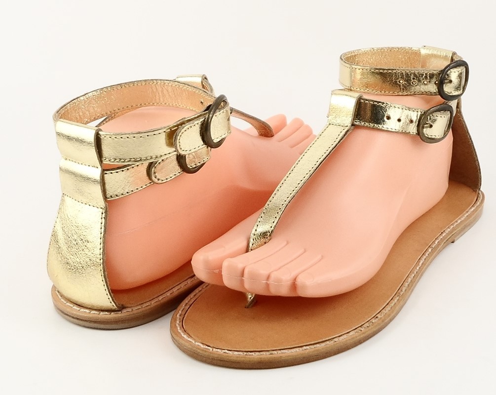 $70 MATISSE WELLS Gold Metallic Leather Anthropologie Thong Flat Sandals 8