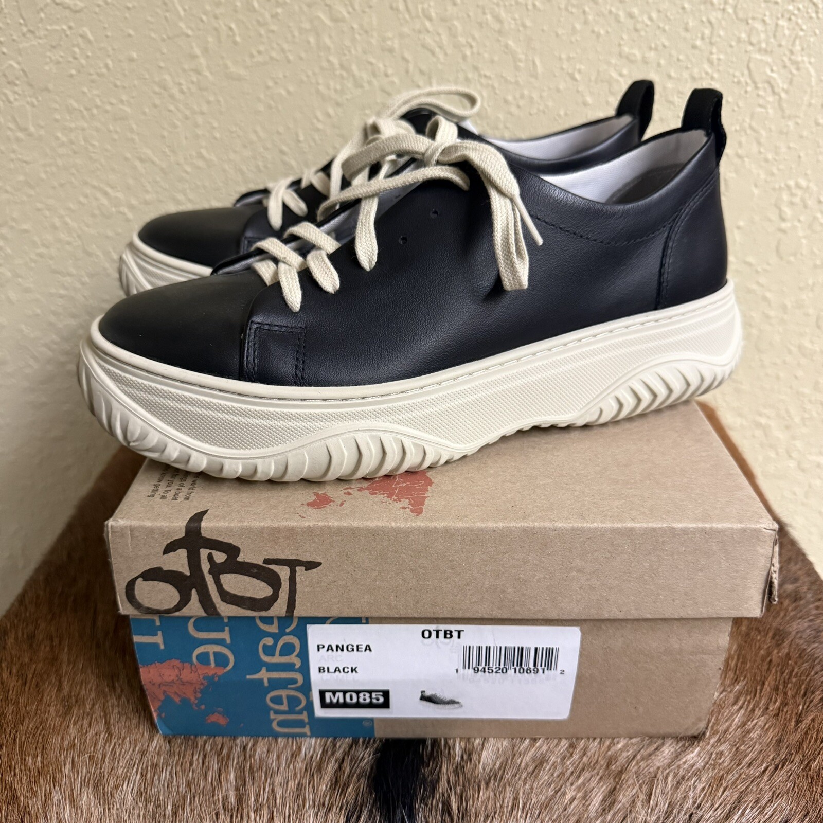 NEW $145 OTBT Pangea 8.5 Platform Sneakers Black Leather Athleisure Chunky