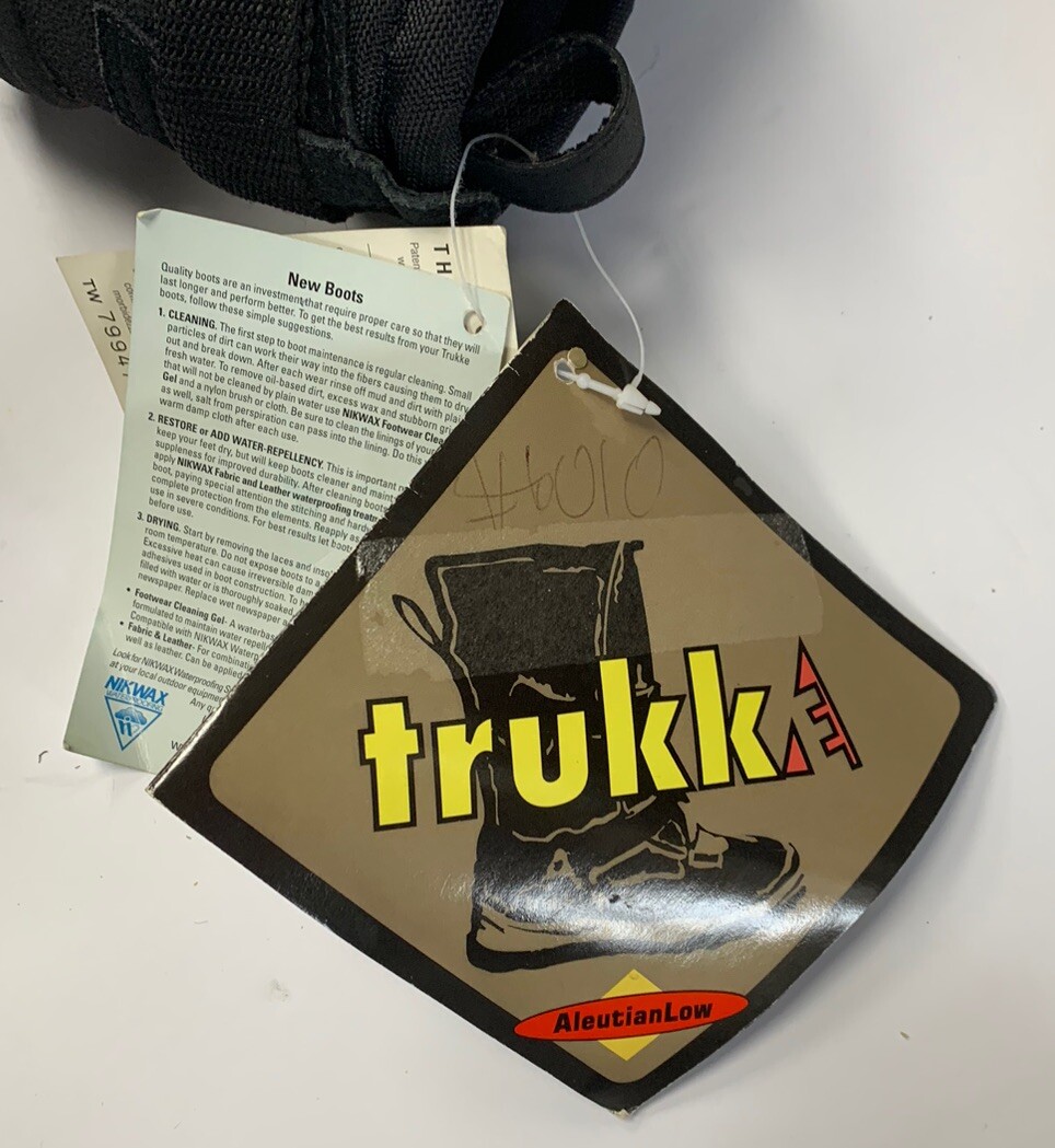 Trukke Black Aleutian Low Cut Boots Size 6 1/2 in