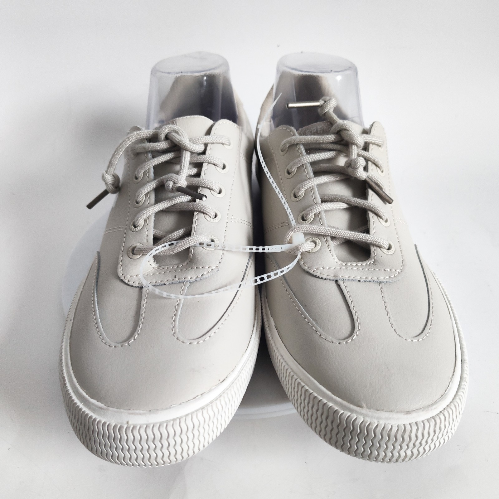 New Sperry Sneakers Size 10 Low Top Beige Preppy Leather Lace Up Casual Travel