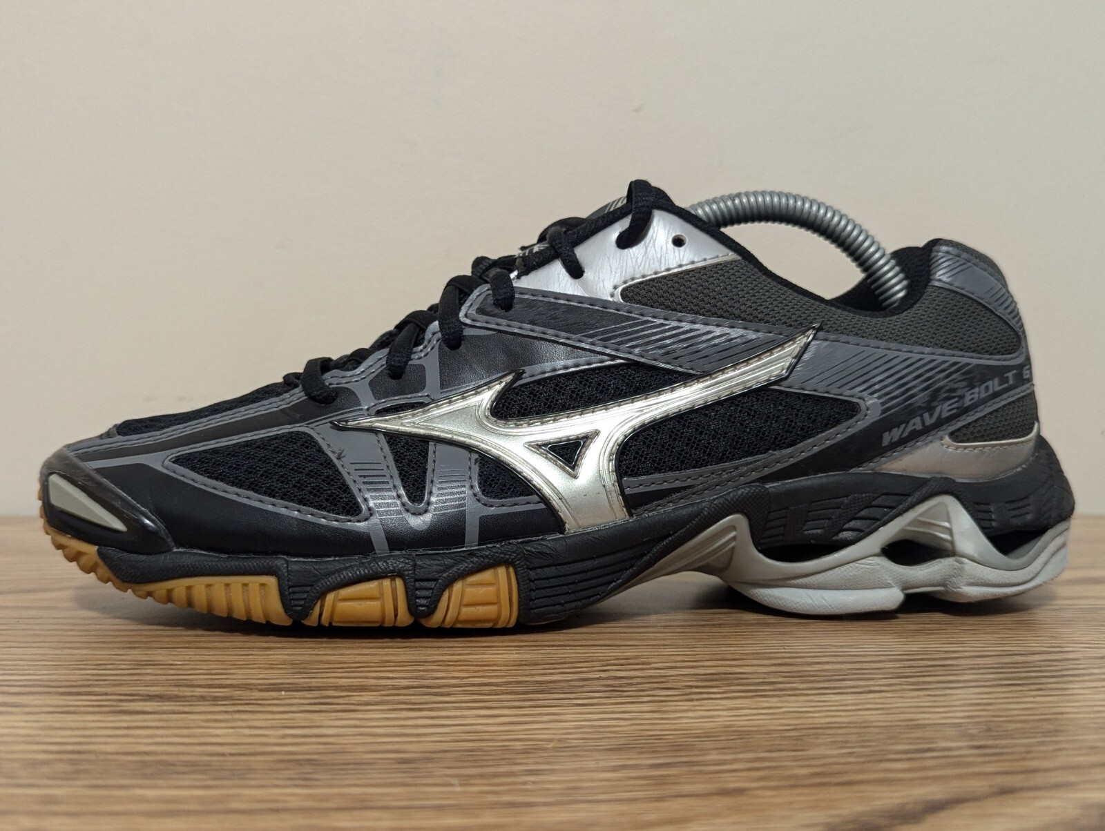 Mizuno Women’s Wave Bolt 6 Volleyball Shoes Black/Silver Size 10