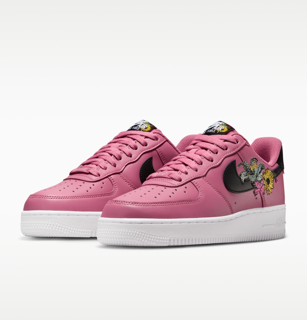 NIKE Women’s Air Force 1 ’07 Premium IB6644-600 Peani Metallic Gold White Black