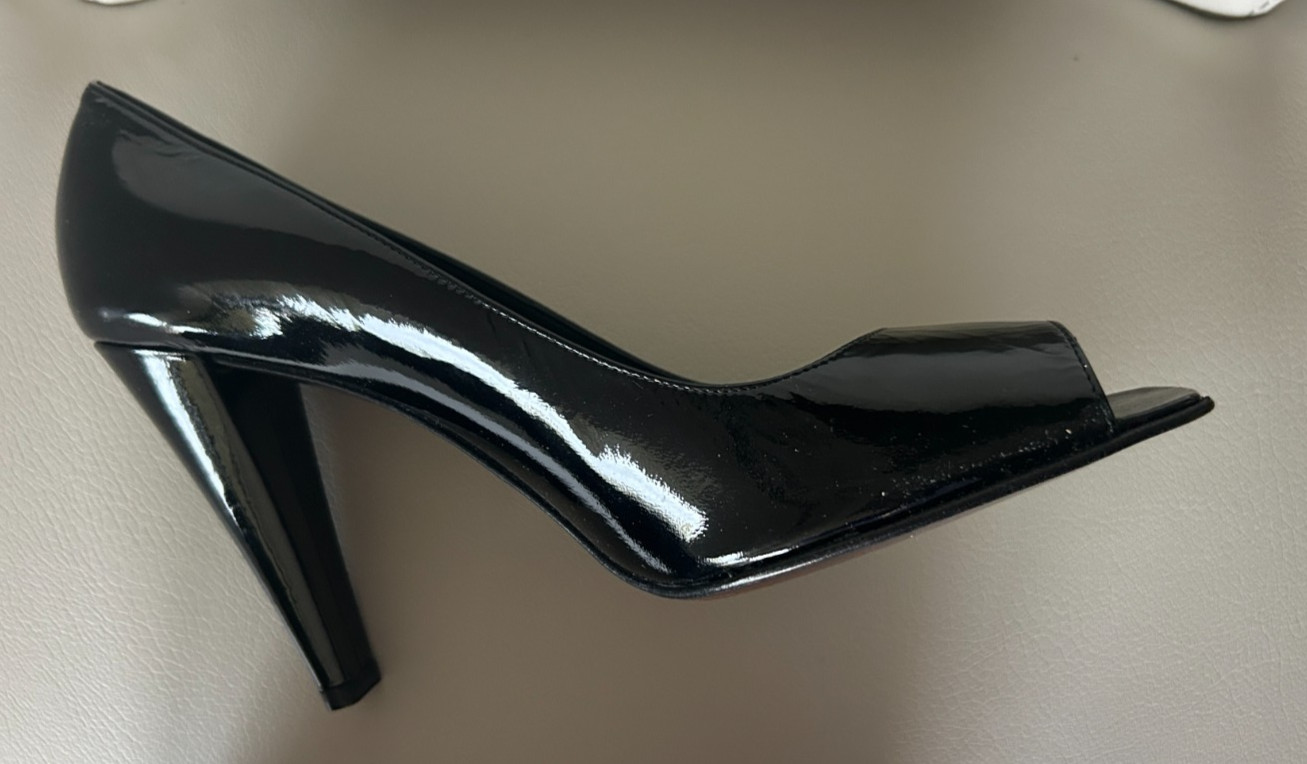 Stuart Weitzman Black Patent Leather Peep-Toe 4″ Pumps 8M Made in Spain – DS15