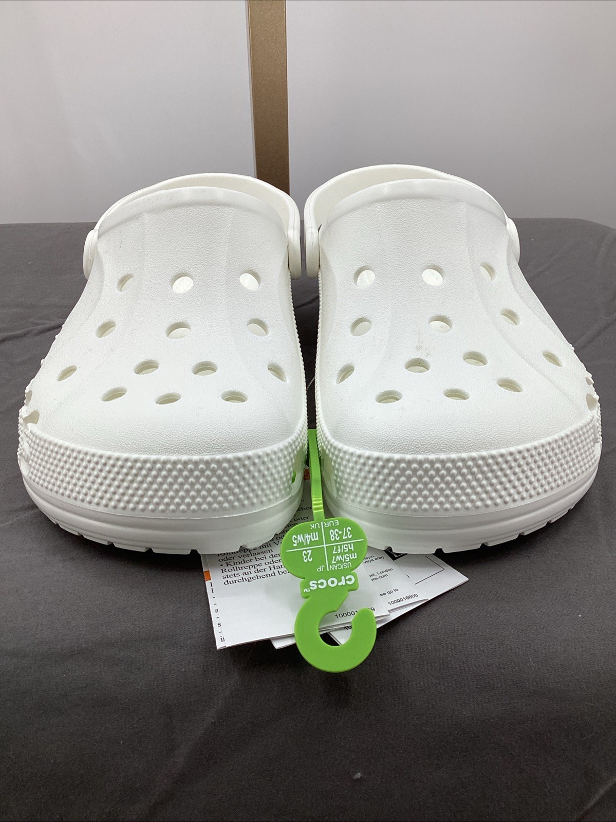 Crocs Adult Baya Clogs in White Size Men’s 5, Women’s 7 NWT