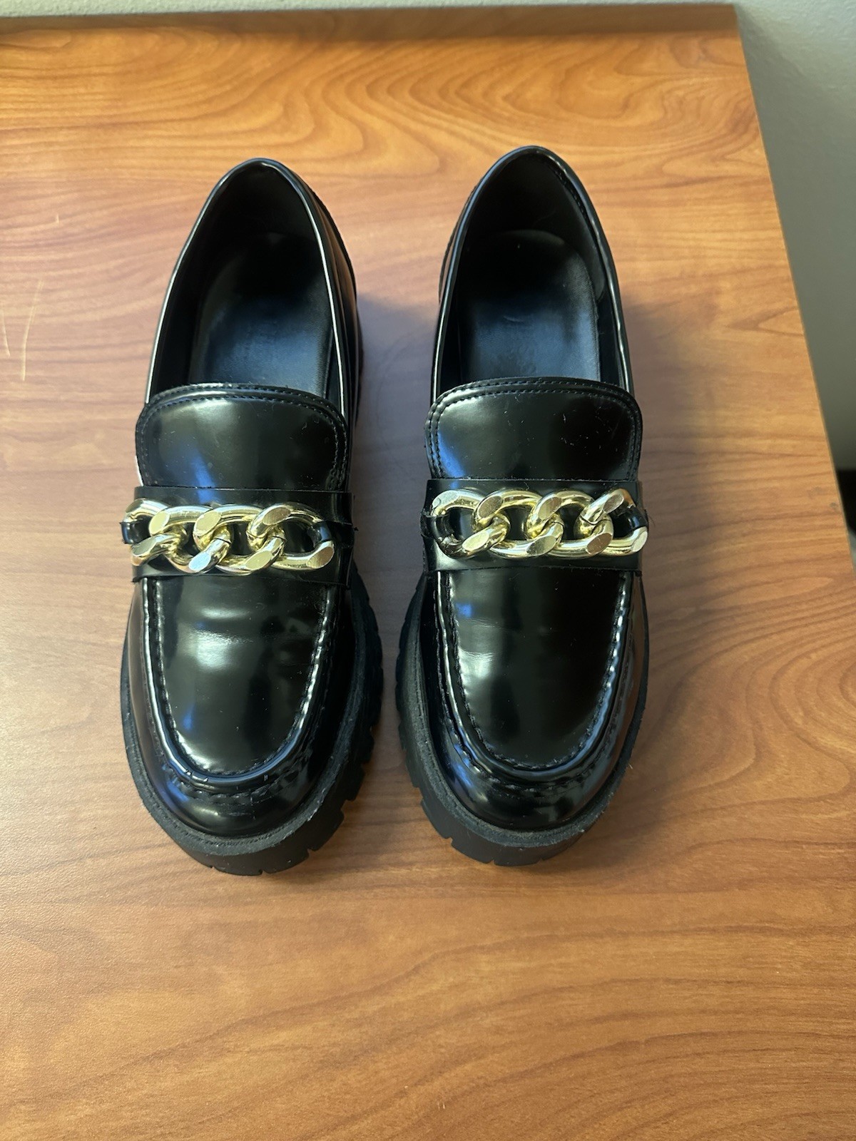 GUESS Men’s Black Loafer Flats Gold Chain Accent Faux Leather Slip-On 8.5 M