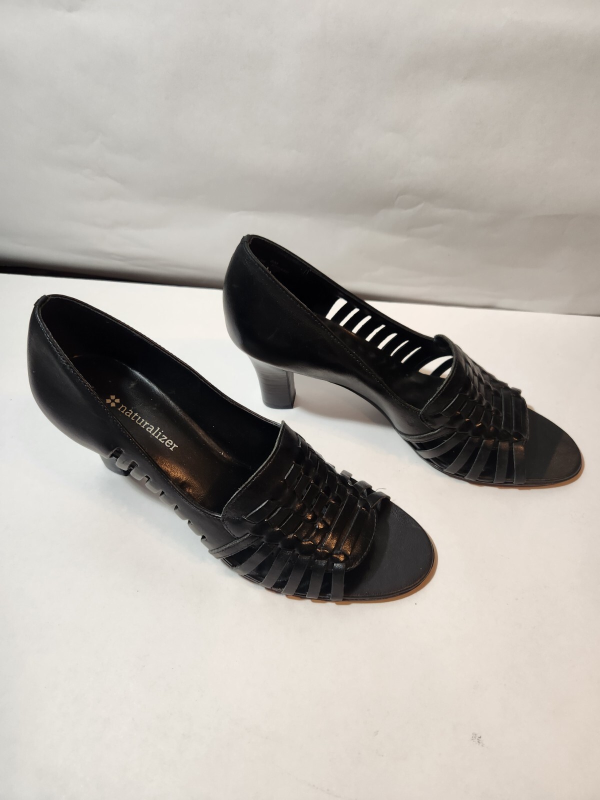 Naturalizer size 8m Black Leather heels peep toe with cut outs pre-owned