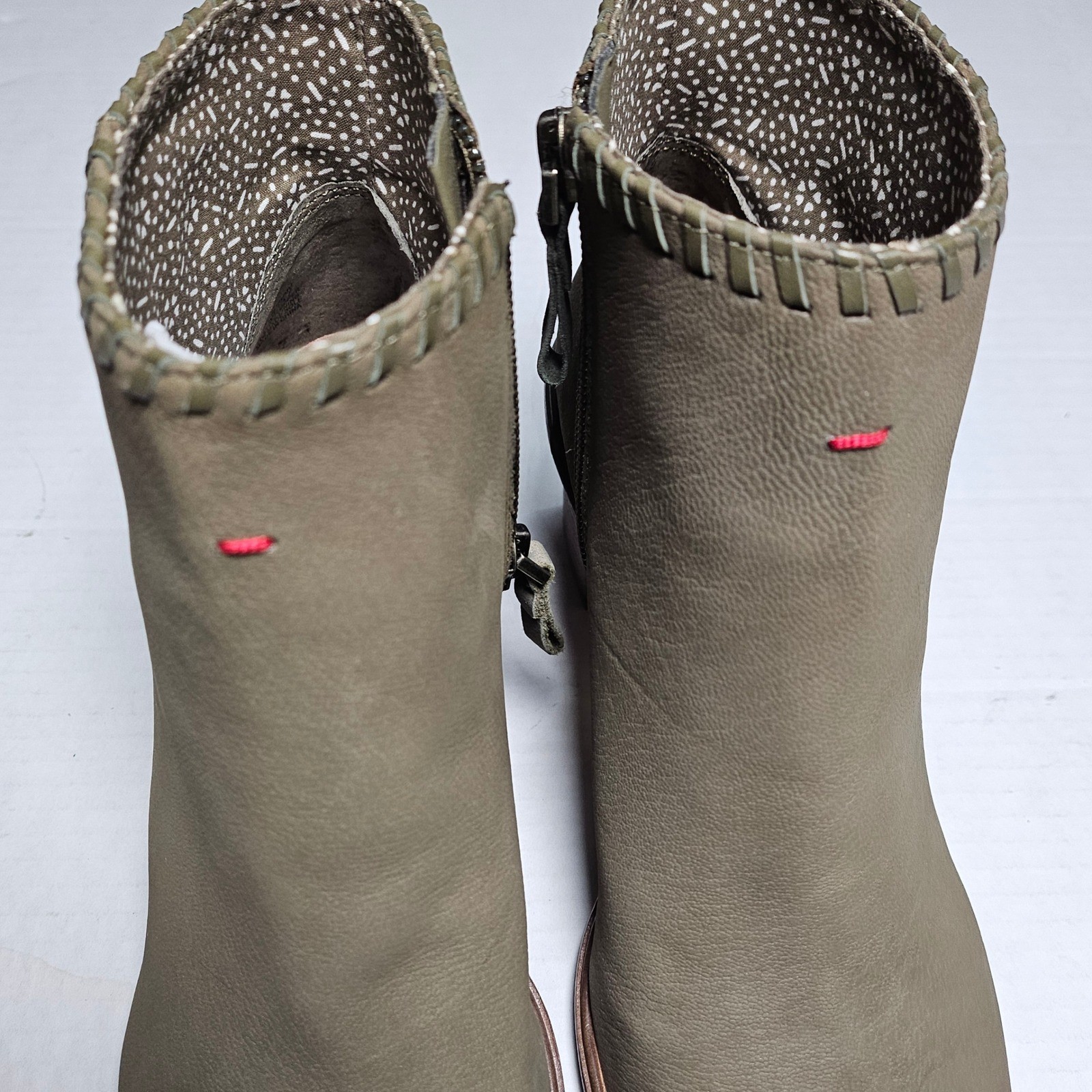 ED Ellen DeGeneres Susumu Tumbled Nubuck Chive Ankle Boots Women’s Size 7M