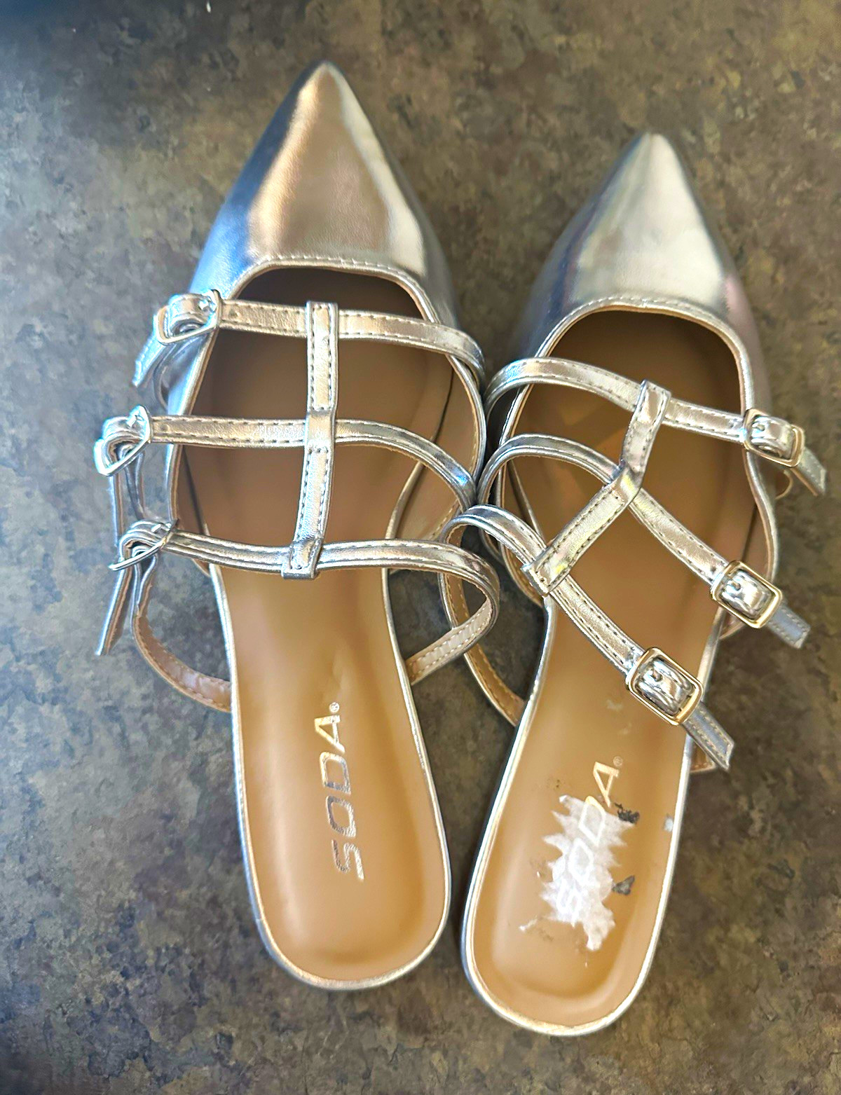 SODA Women’s Silver Leather Pointed Toe Strappy Buckle Flats Size 7