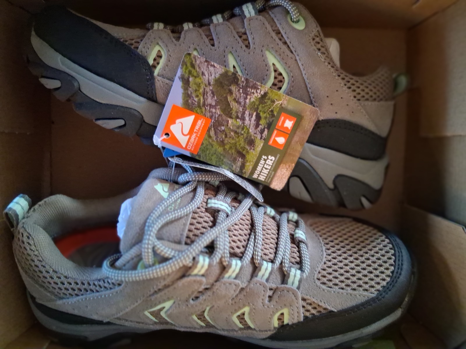 Ozark Trail Taupe, Mint Accent Waterproof Hikers. Size 8.5