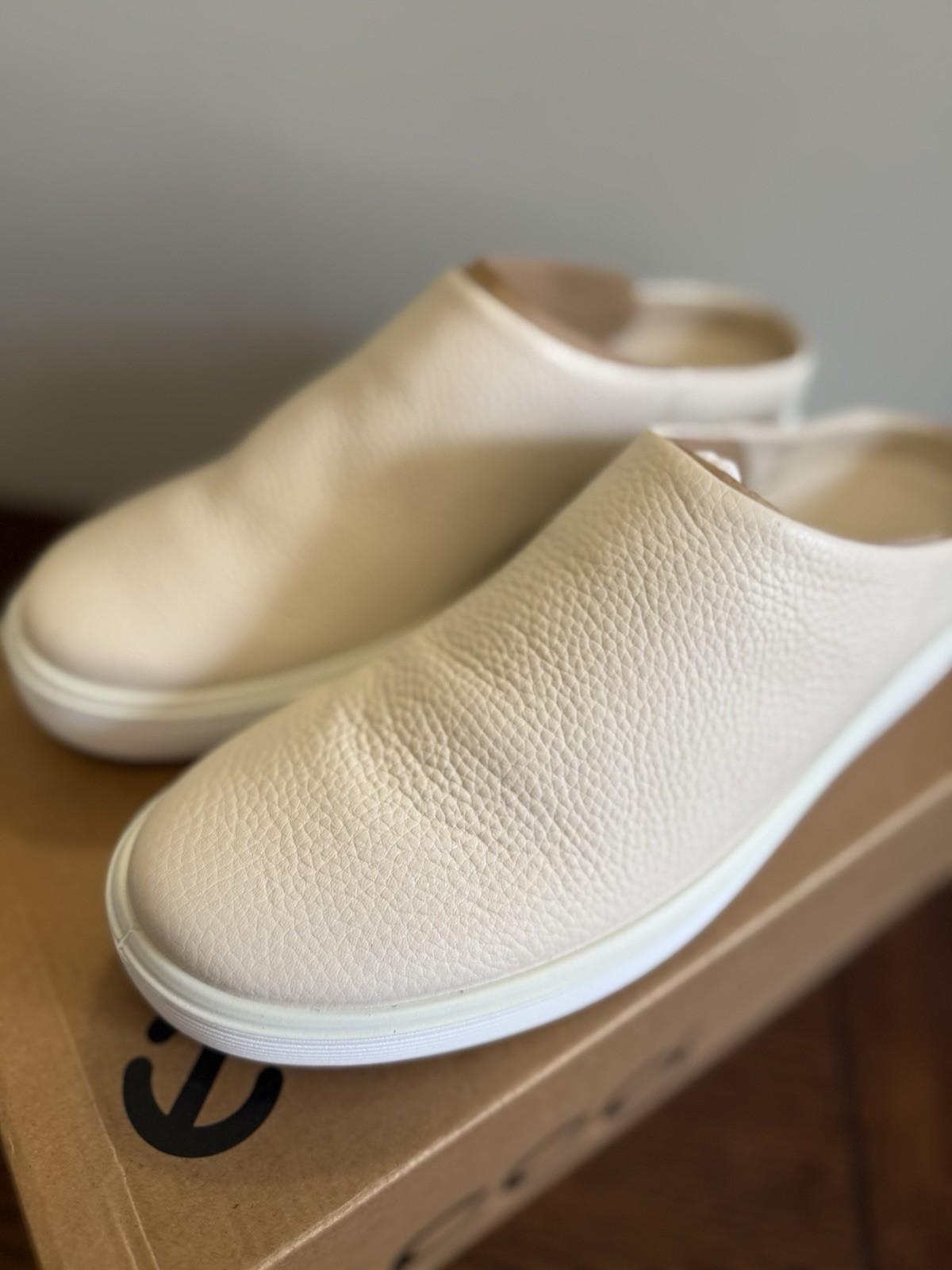 Ecco Soft 60 Low-Cut Slip-On Shoes Women’s US 10-10.5/ EU 41 — Limestone NEW