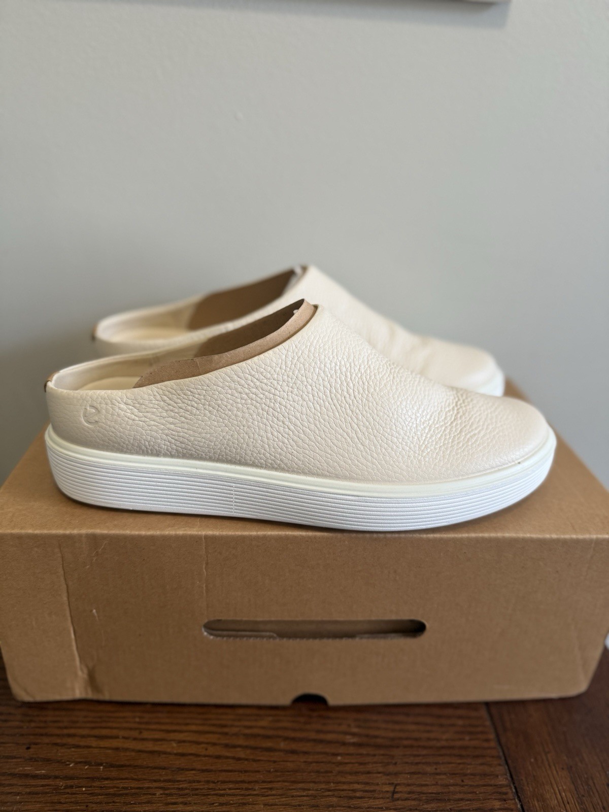 Ecco Soft 60 Low-Cut Slip-On Shoes Women’s US 10-10.5/ EU 41 — Limestone NEW