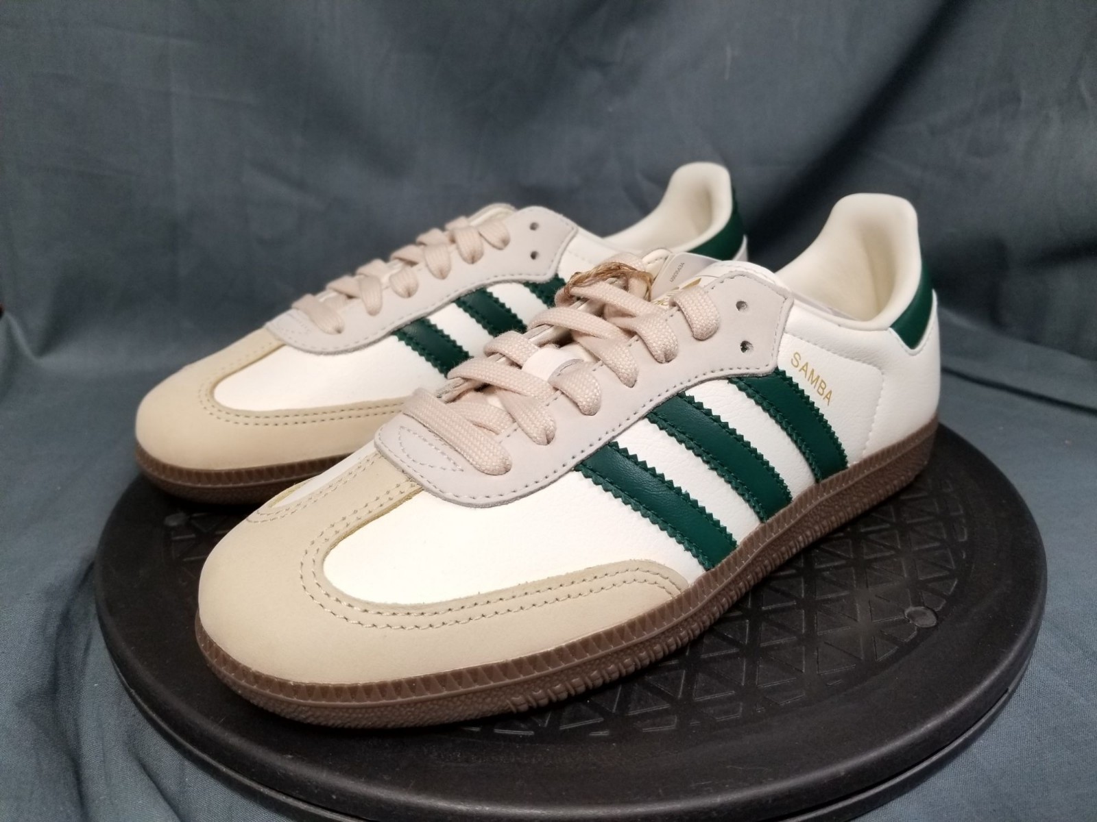 Adidas Samba OG Sneakers Off White Green Sand JR8843 Women’s Size 10 NEW NO BOX
