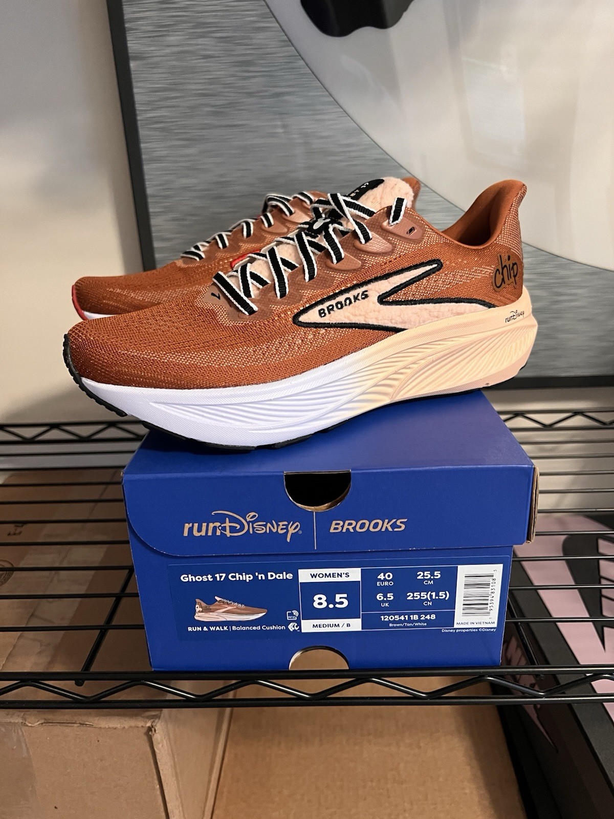 Brooks X Run Disney Ghost 17 Chip ‘N Dale New Limited Edition – Size 8.5W