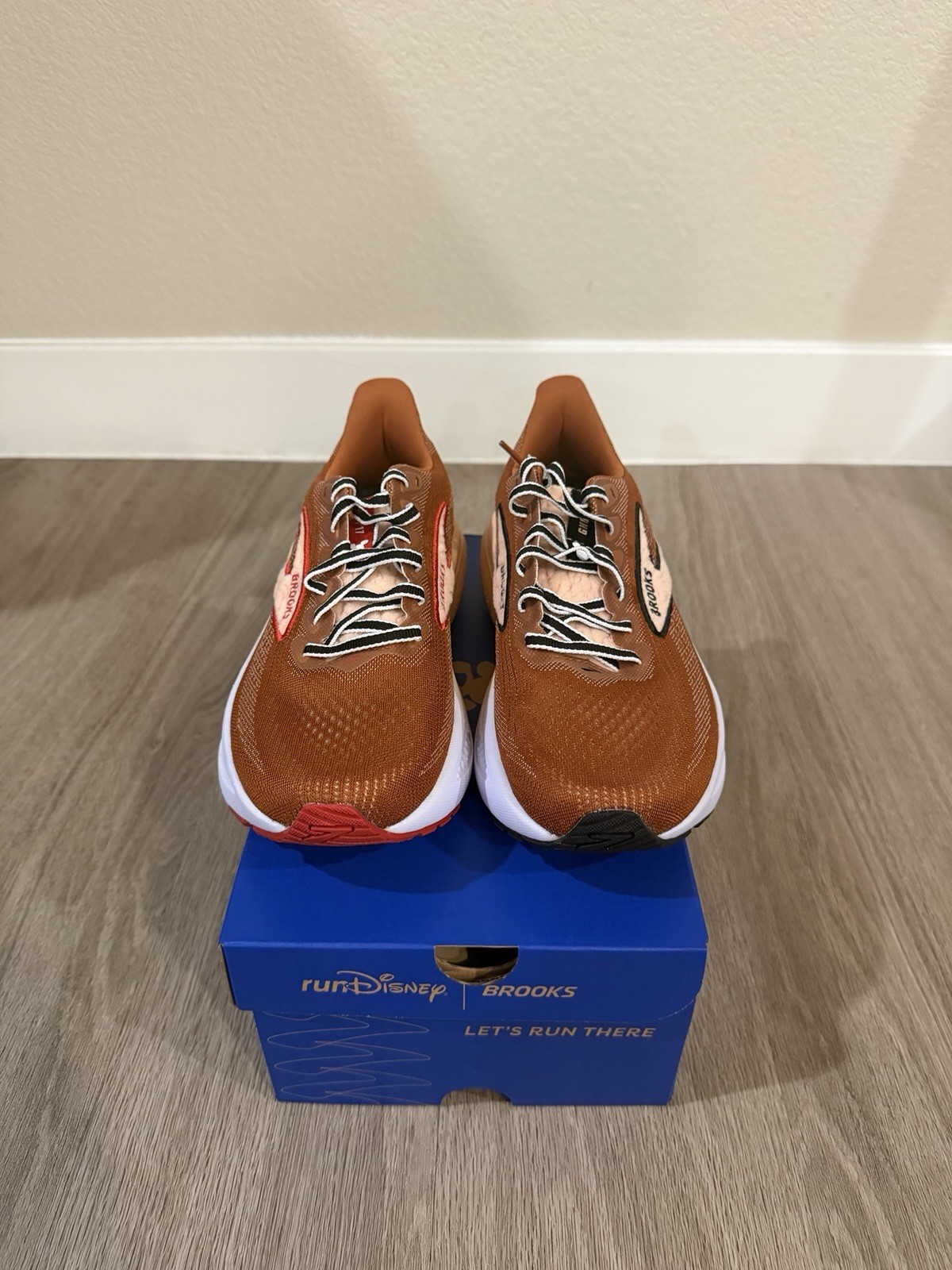Size 7.5W – Chip N Dale Ghost 17 Brooks Run Disney Women’s LIMITED EDITION New