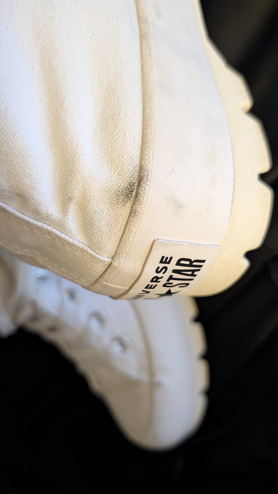 Converse Chuck Taylor All Star Lugged combat style High Top Canvas White 565902C