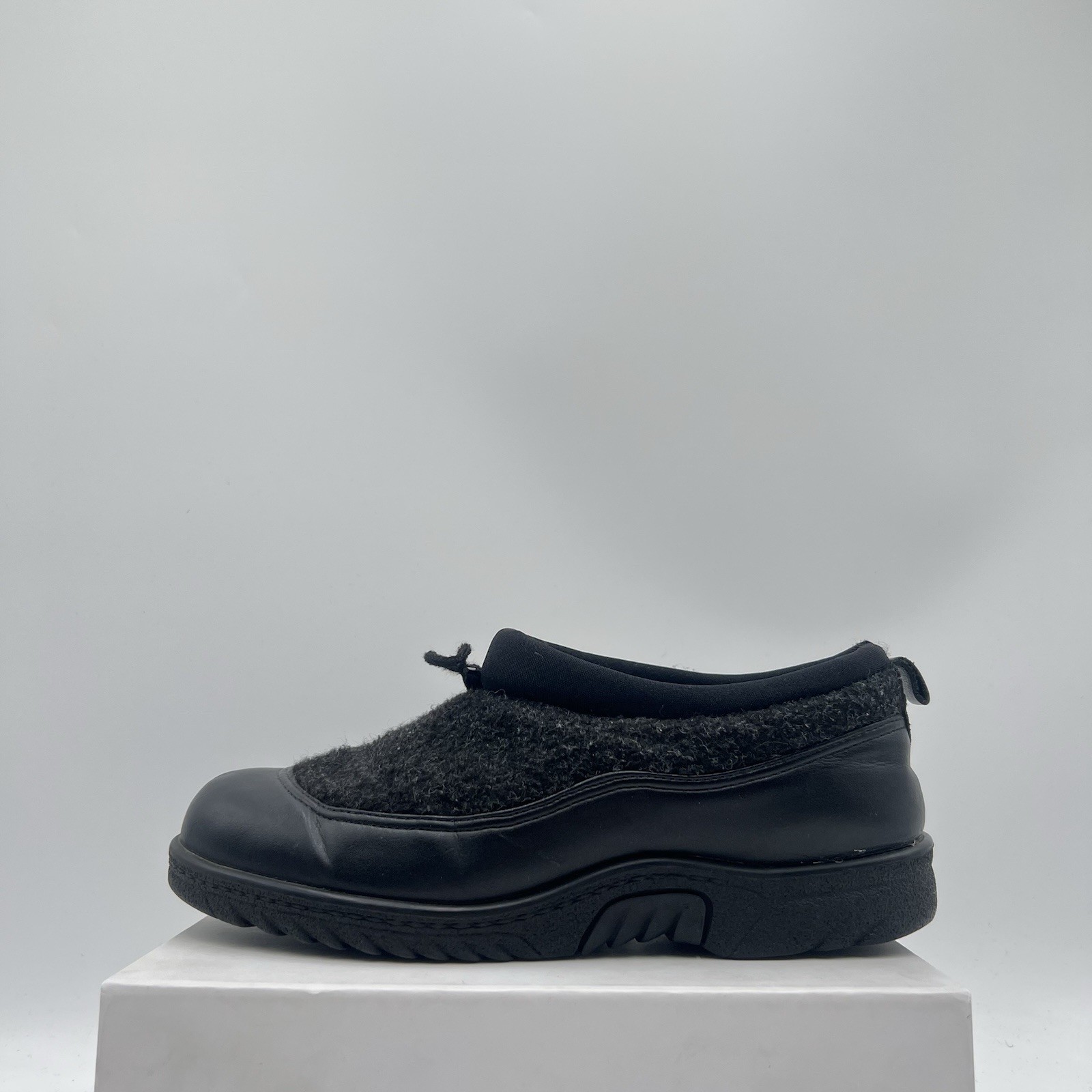 Wanderlust Shoes Women’s 9M Black Wool Felt Slip On Clogs Waterproof Black