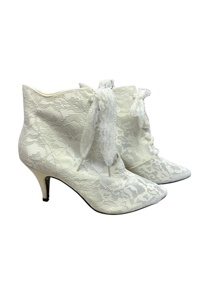 Vintage Studio 6 White Lace Booties Size 7.5 Womens