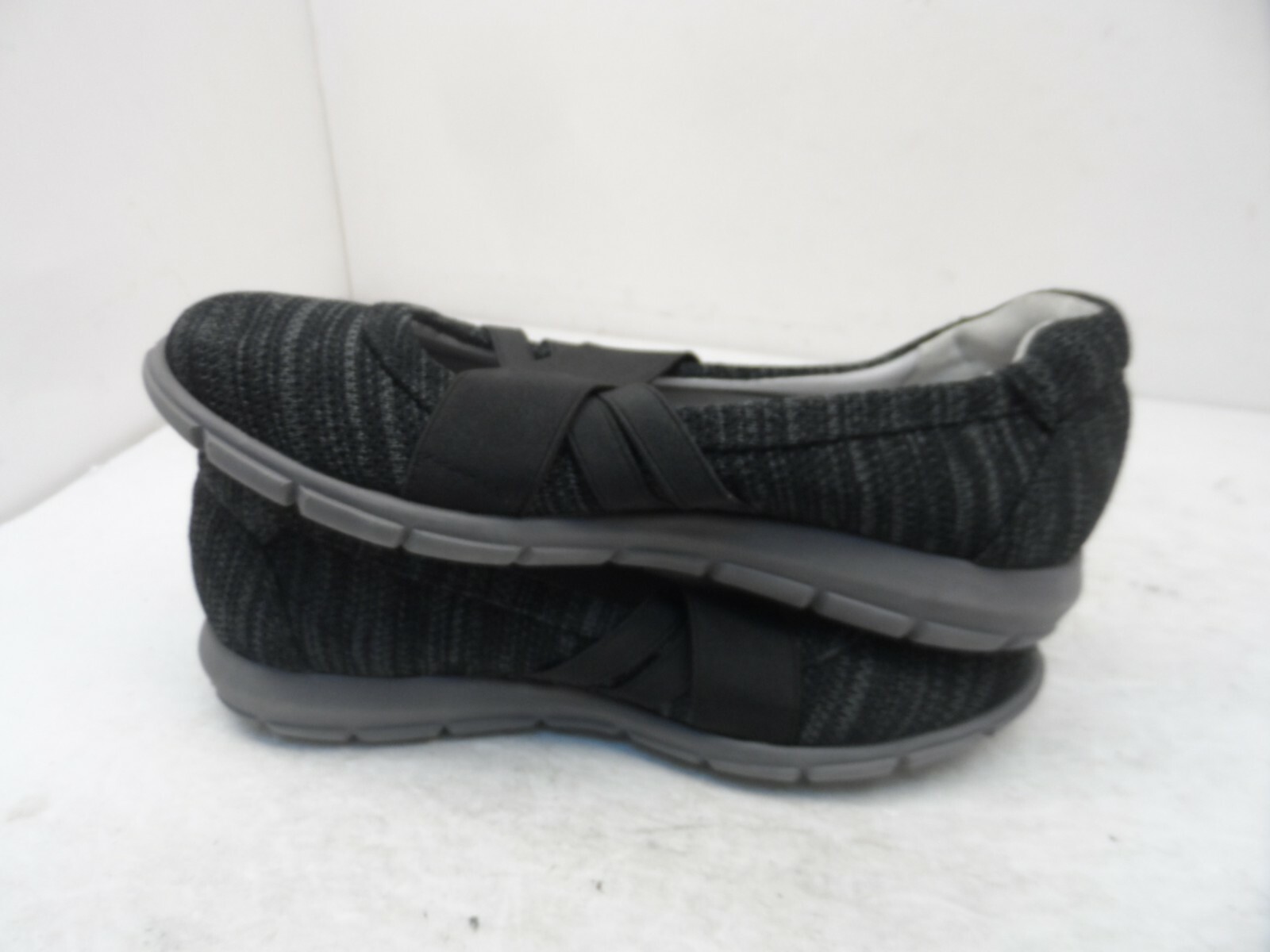 Cliffs by White Mountain Women’s Slip-On Felice Elastic Flats Black Size 7.5M