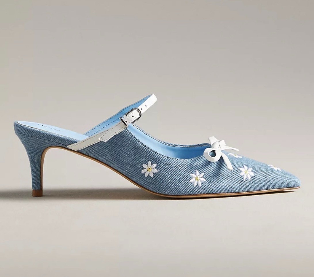 Anthropologie Maeve Bow Kitten Heel Mules Demin White Daisy Embroidery 10 NEW