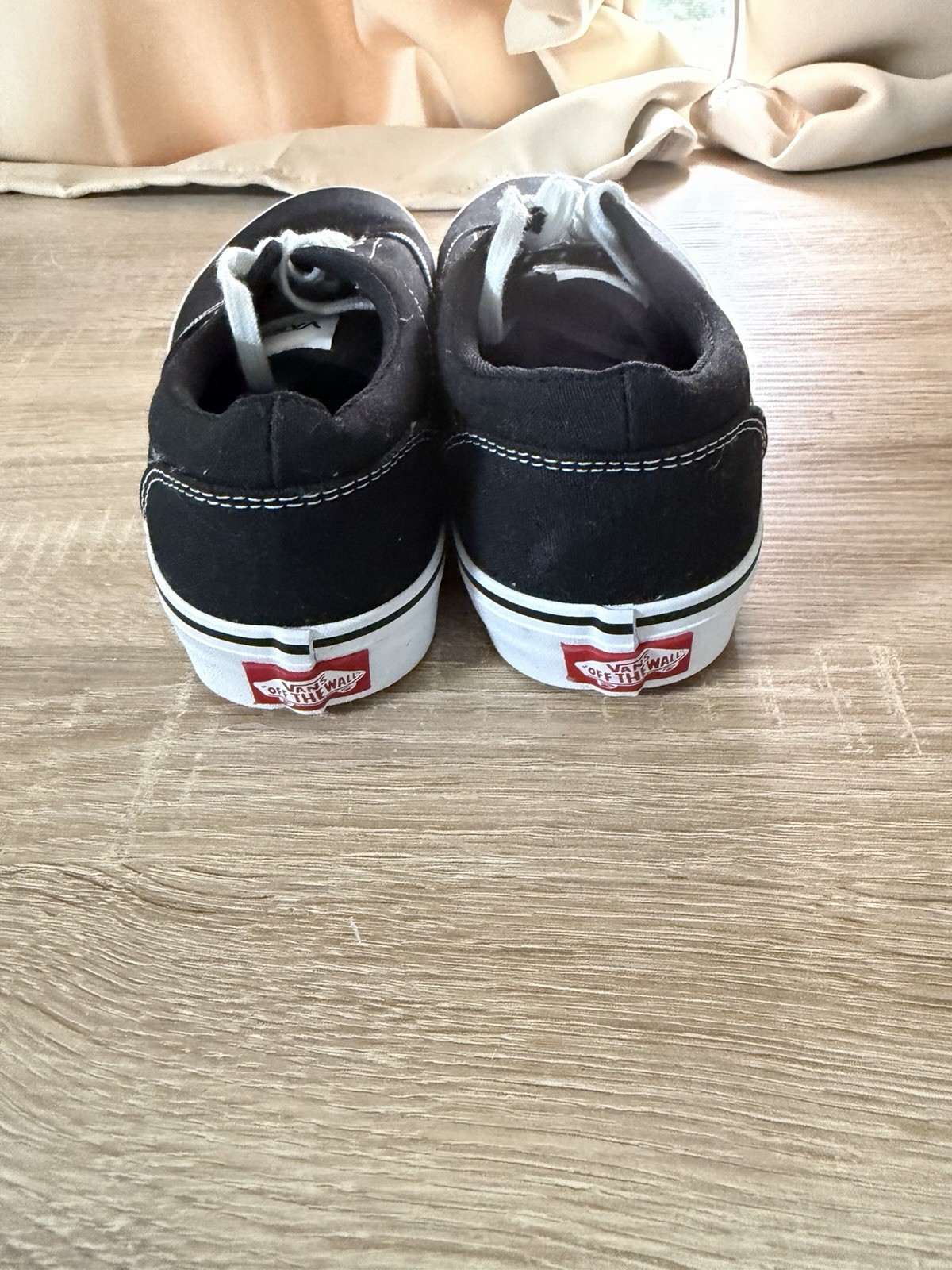 Vans Off the Wall Unisex women 9 mean 7.5 Authentic Black Skate Dress Shoes