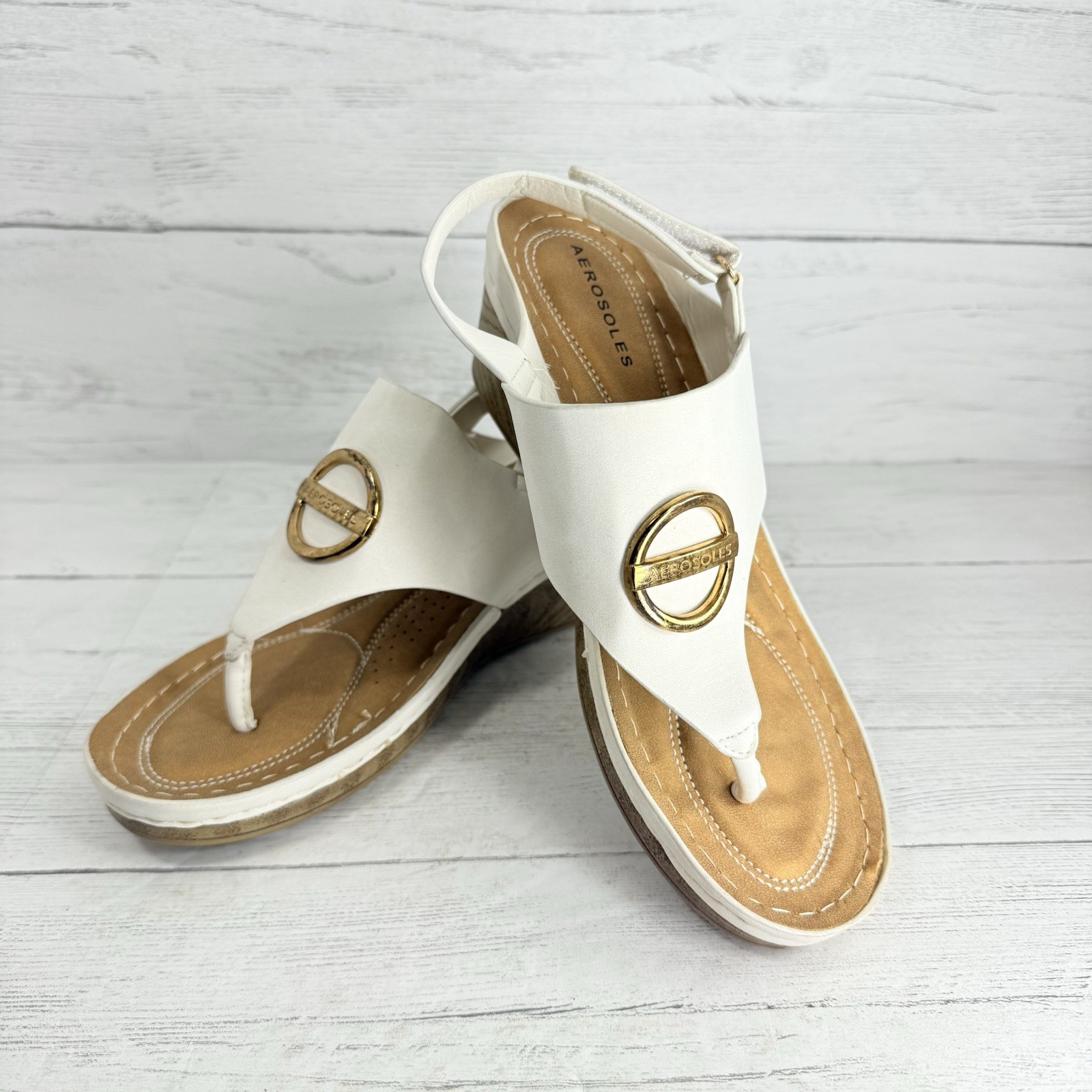Aerosoles Amity 15L Size 10 Thong Sandals White Wedge Back Strap Wood Grain