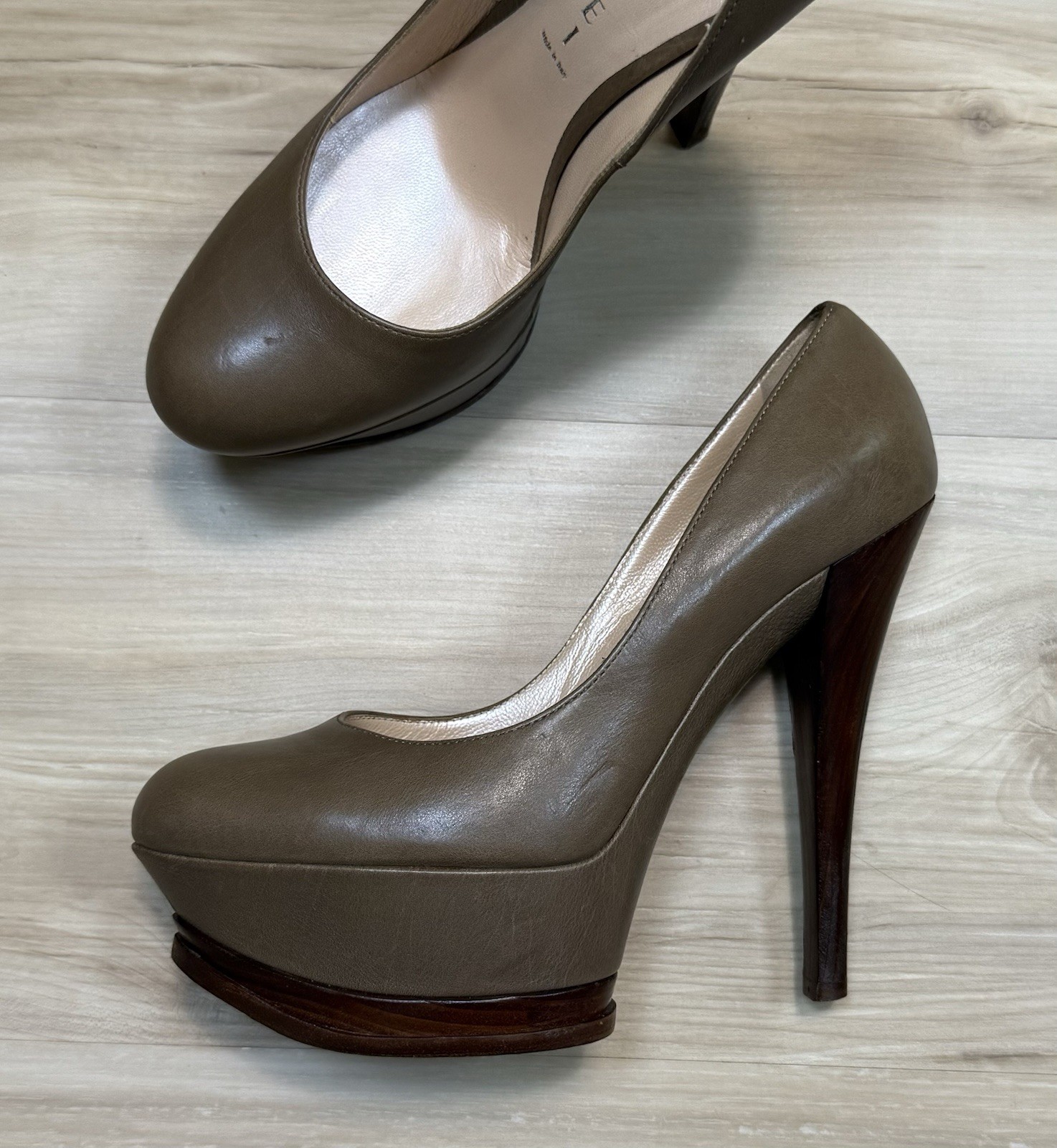 Casadei Women’s Pumps Leather Platform Olive Grey 5.25 heels/ 1.75 front Size 7
