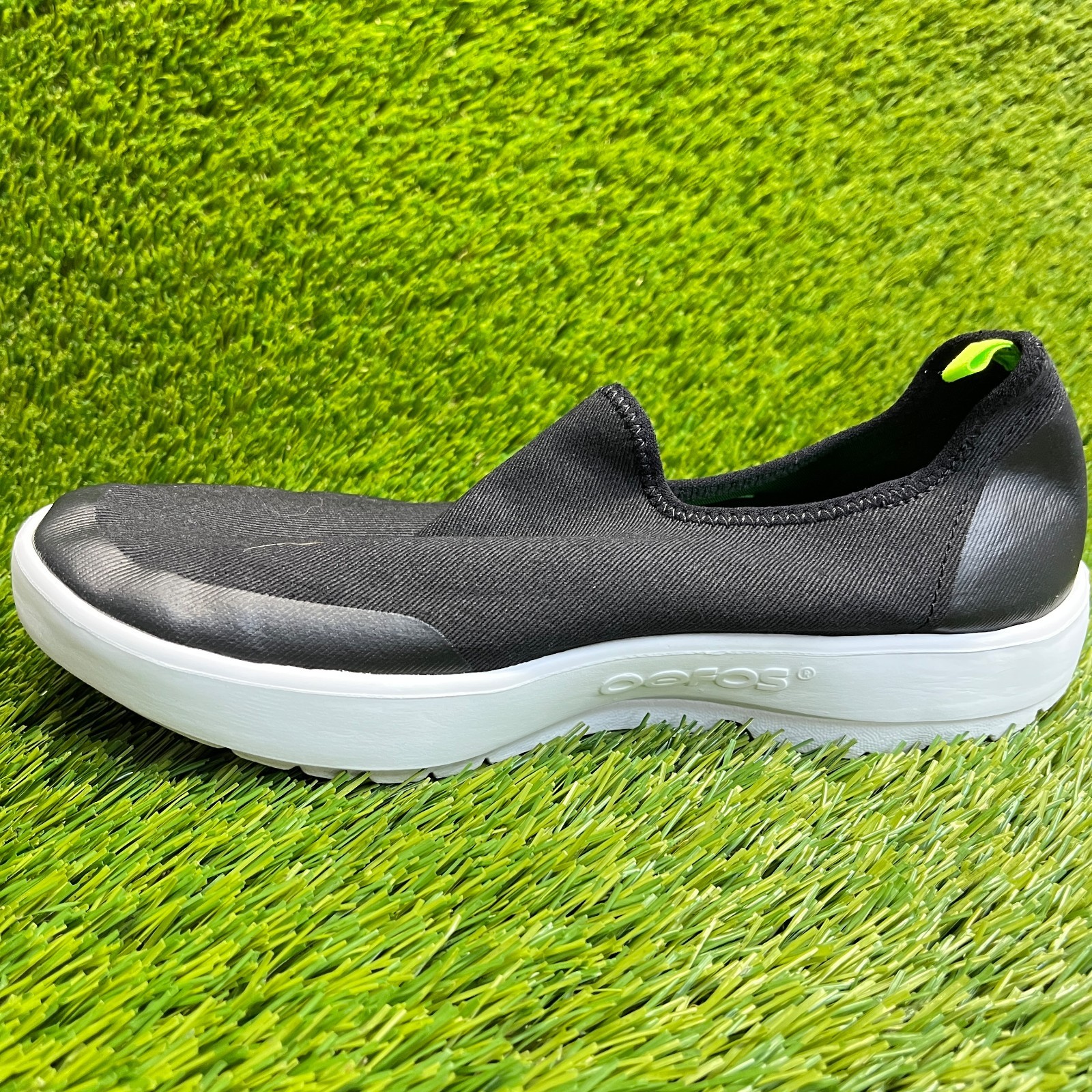 OOFOS OOmg eeZee Low Womens Size 9 Black Casual Walking Slip On Recovery Shoes