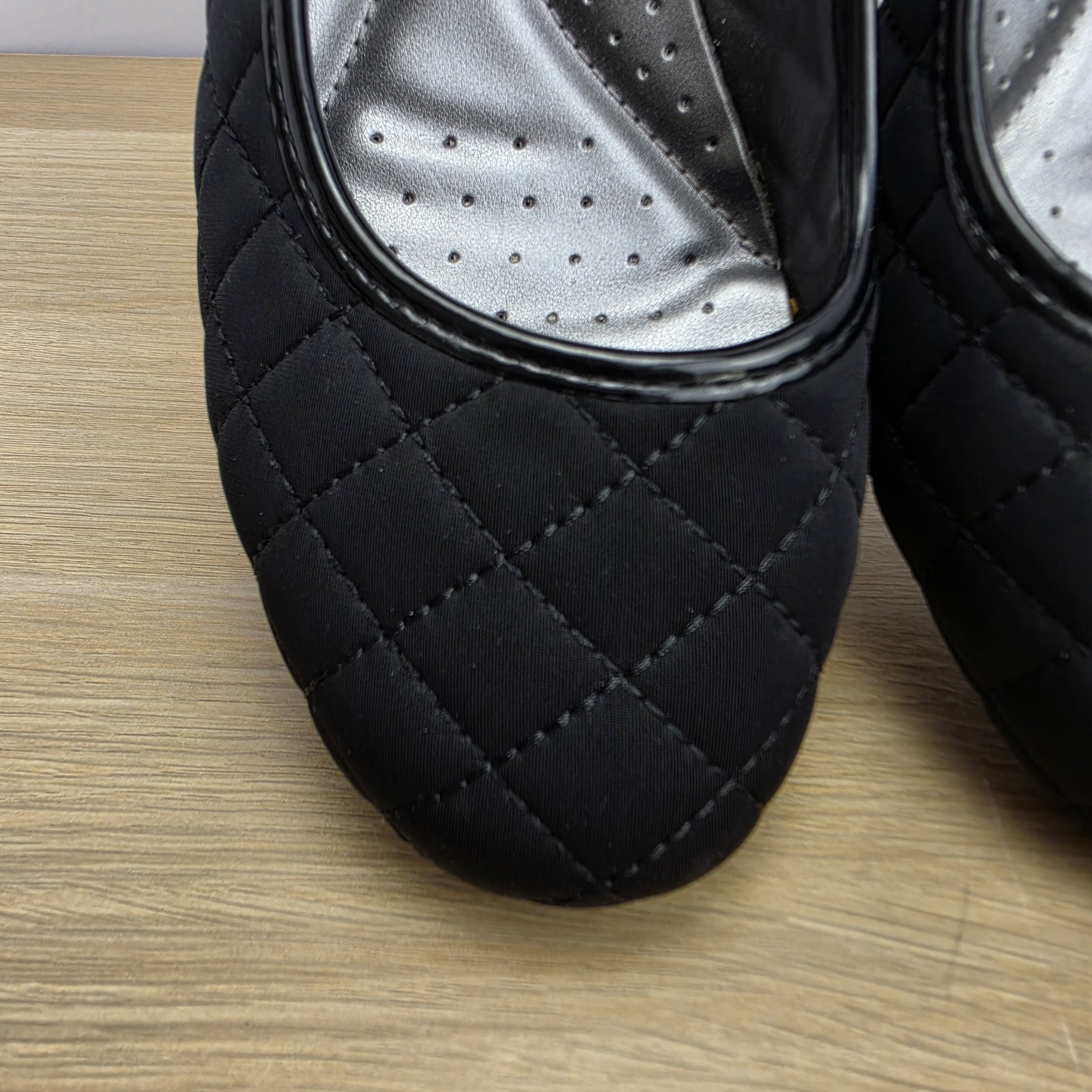 London Fog Womens 8M Black Quilted Pumps Low Wedge Heels Slip On Career Comfort